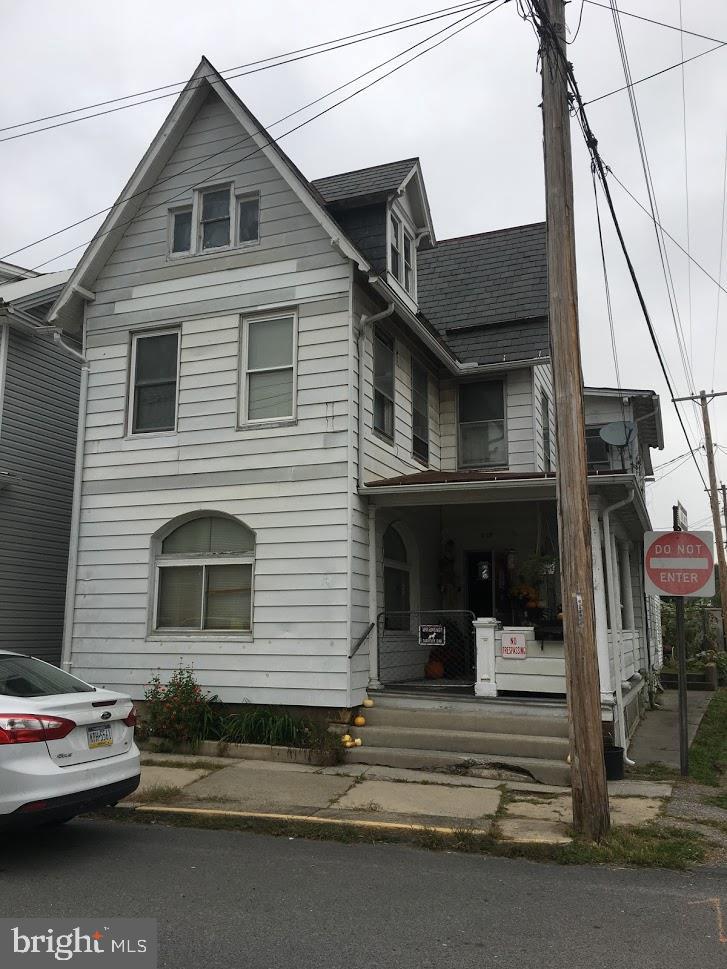 Cash cow!  Great rental history and positive cash flow.  Fully rented start collecting your money today!