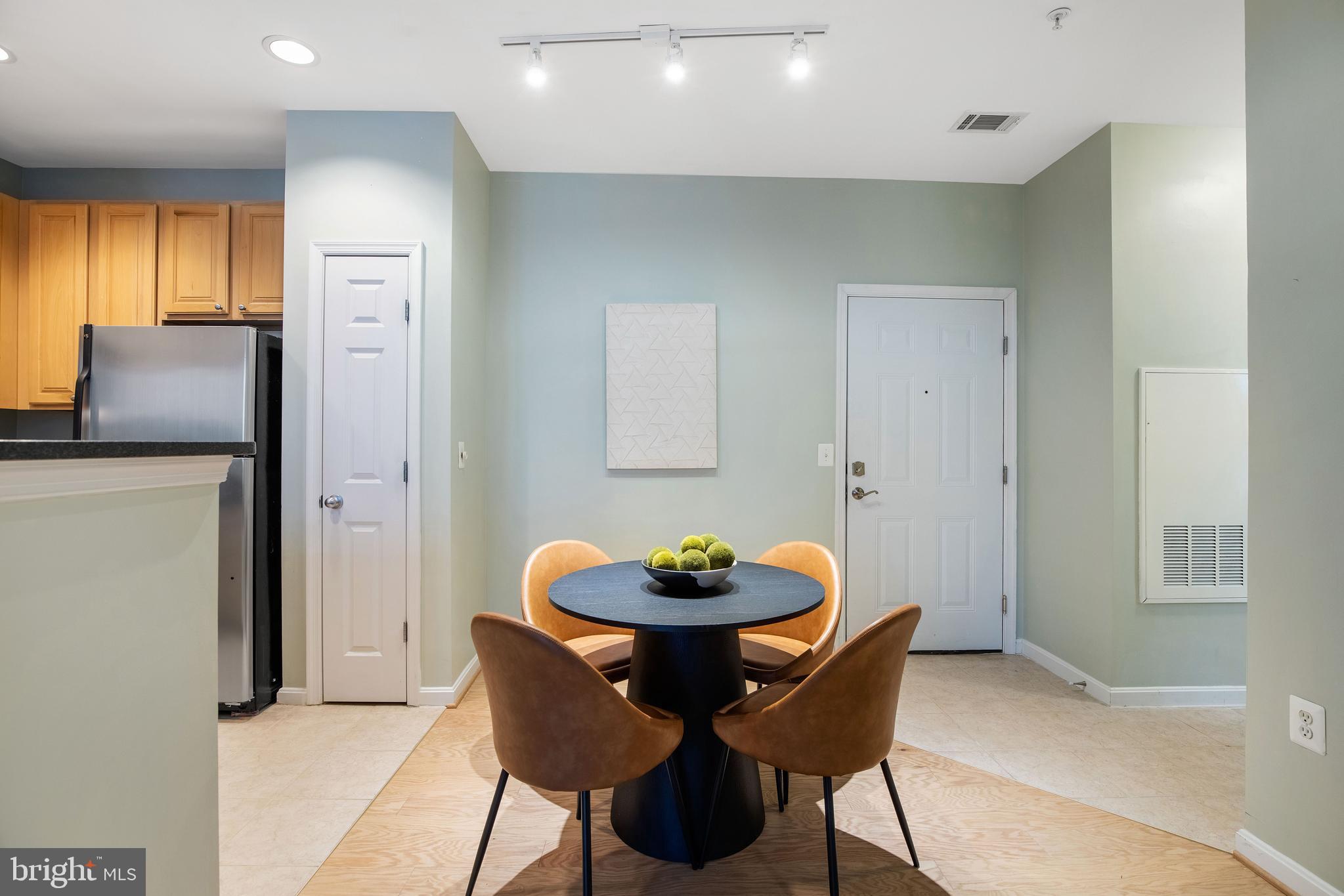 THE GROVE AT ARLINGTON - Residential Lease