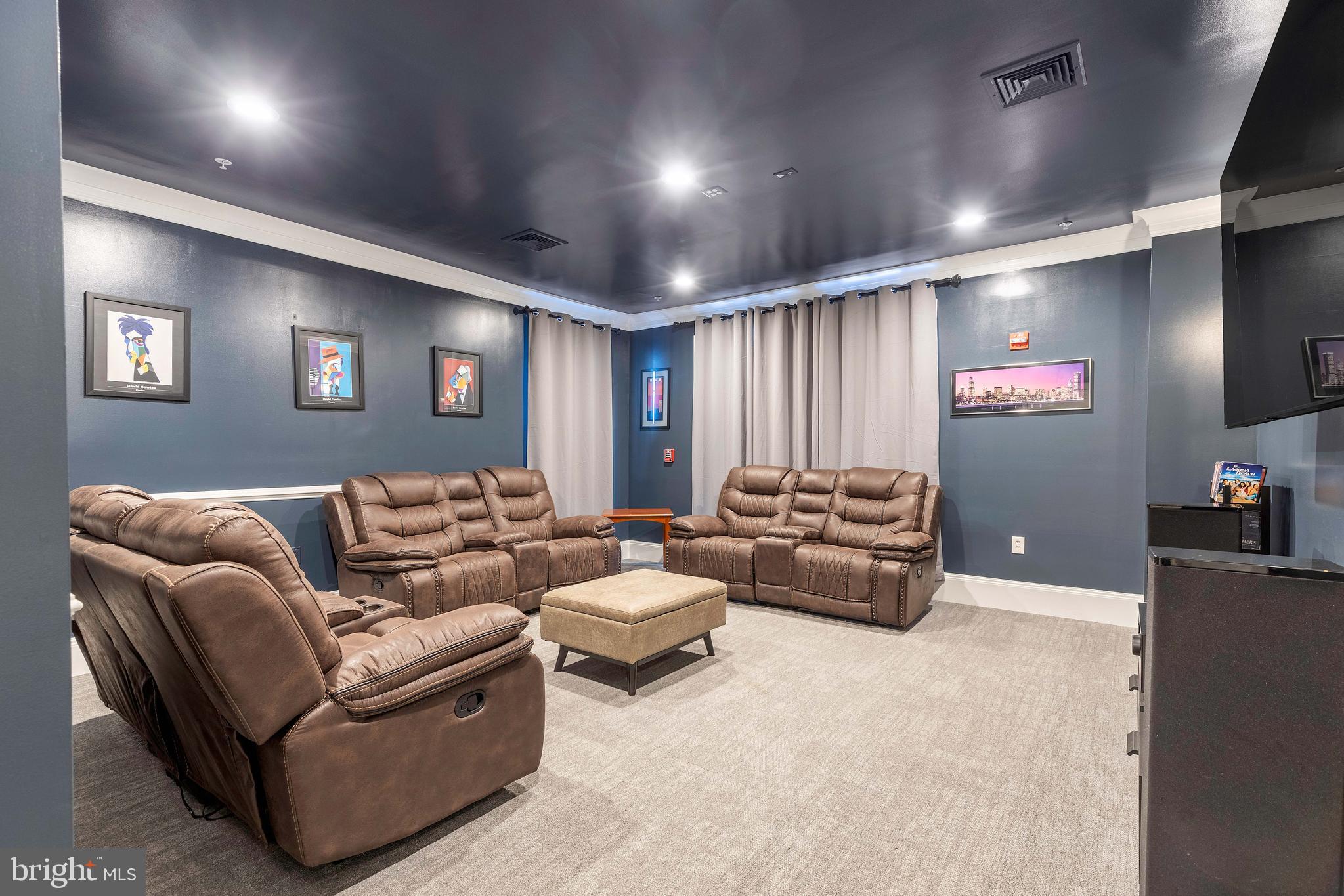 THE GROVE AT ARLINGTON - Residential Lease