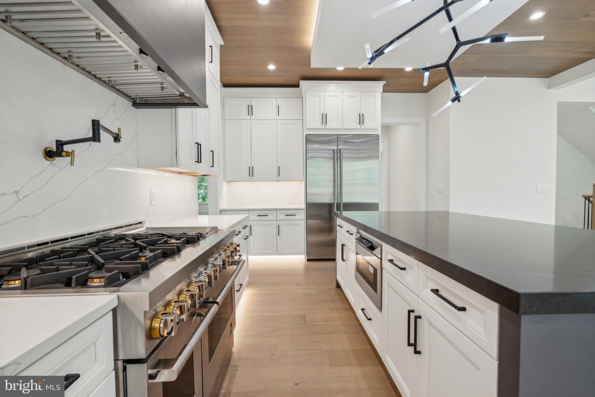 BROYHILLS MCLEAN ESTATES - Residential