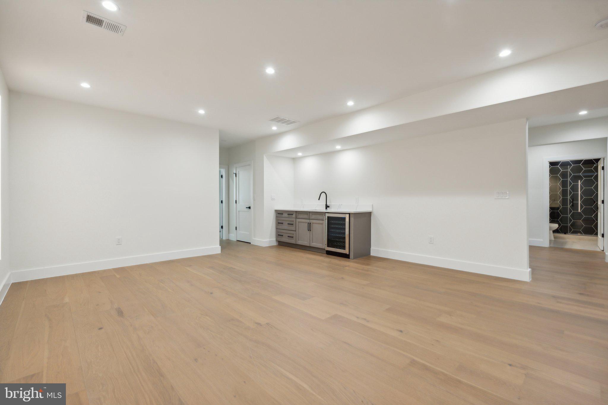 BROYHILLS MCLEAN ESTATES - Residential