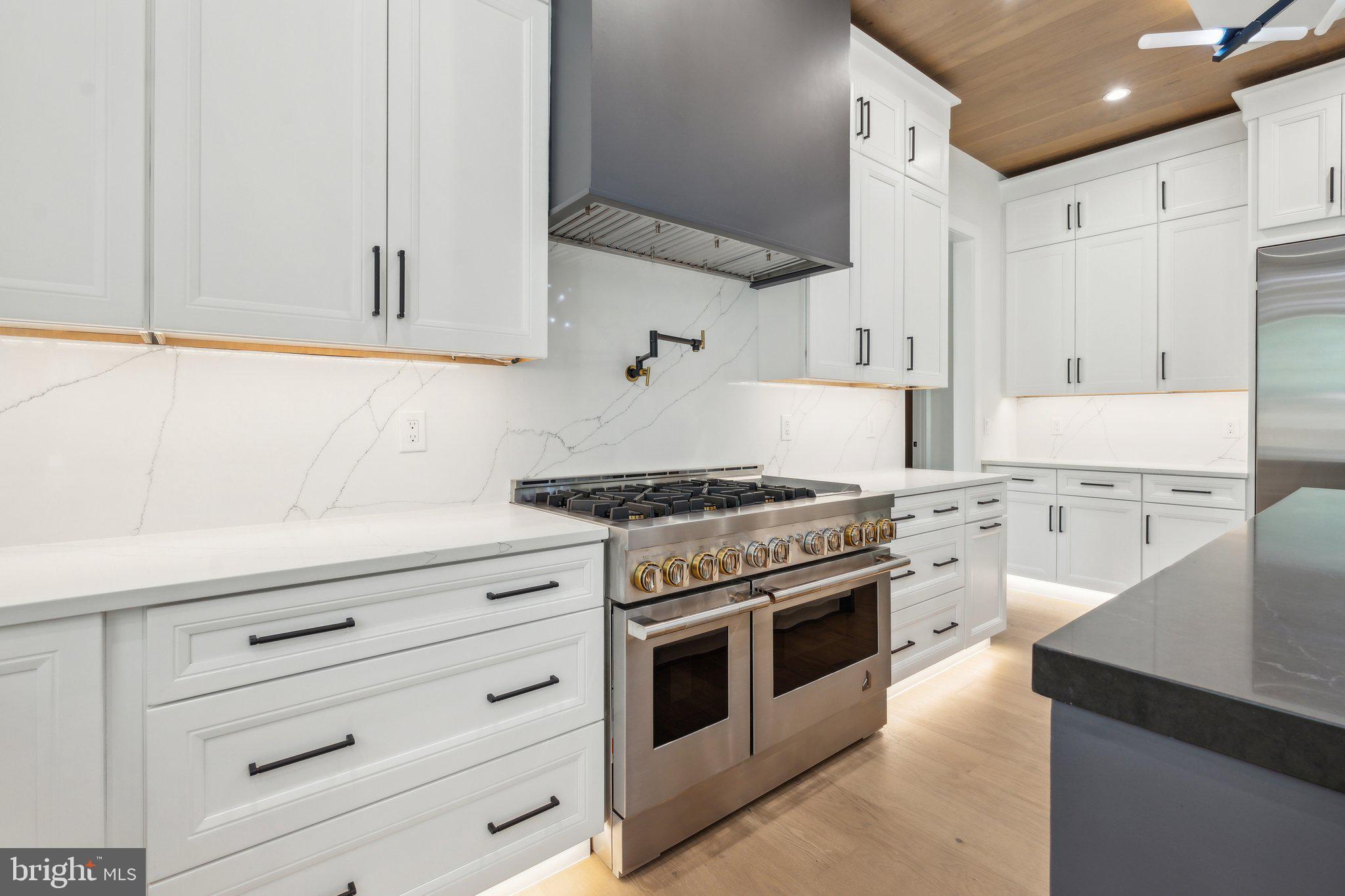 BROYHILLS MCLEAN ESTATES - Residential