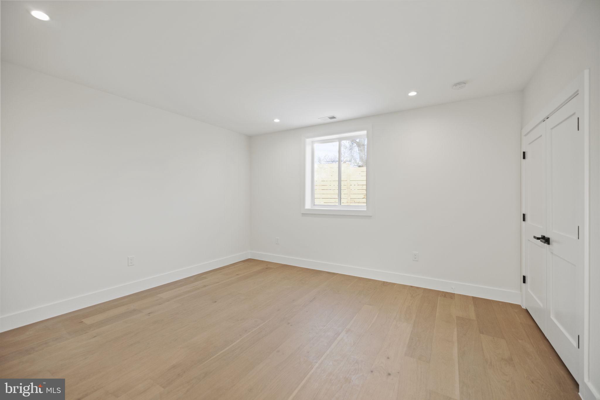 BROYHILLS MCLEAN ESTATES - Residential