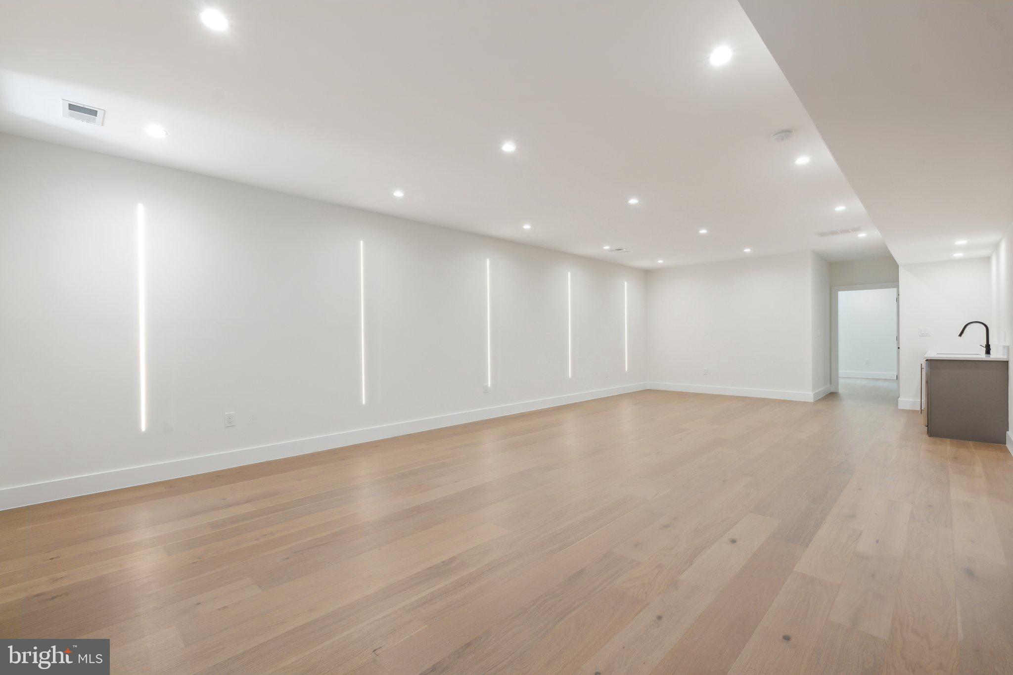 BROYHILLS MCLEAN ESTATES - Residential