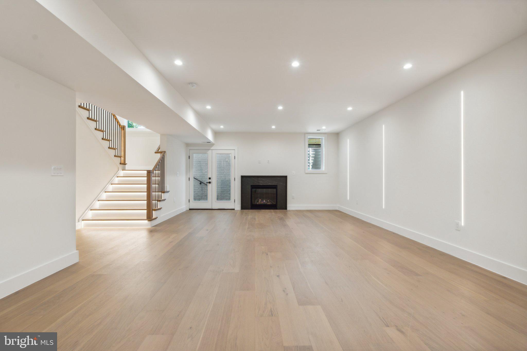BROYHILLS MCLEAN ESTATES - Residential