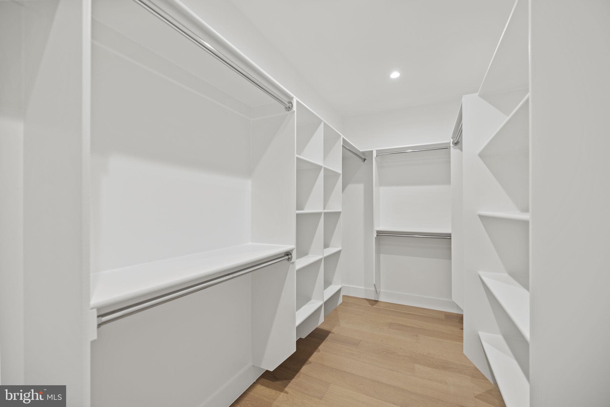 BROYHILLS MCLEAN ESTATES - Residential