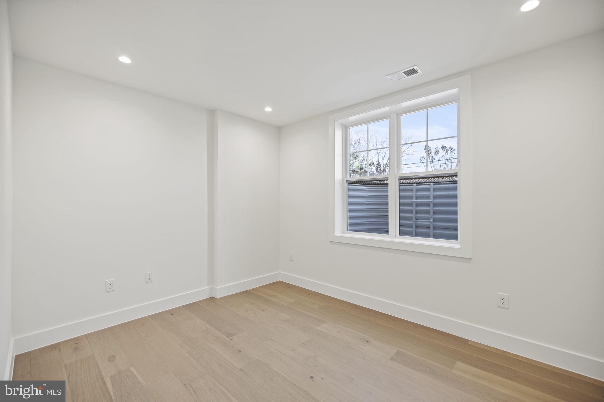 BROYHILLS MCLEAN ESTATES - Residential