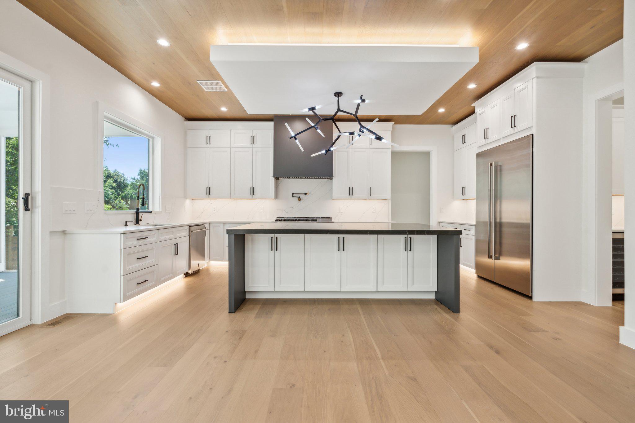 BROYHILLS MCLEAN ESTATES - Residential