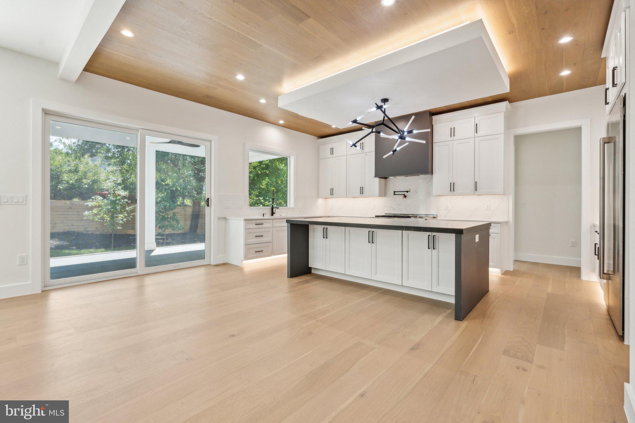 BROYHILLS MCLEAN ESTATES - Residential