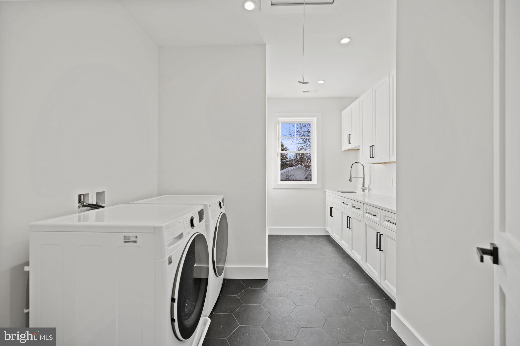 BROYHILLS MCLEAN ESTATES - Residential