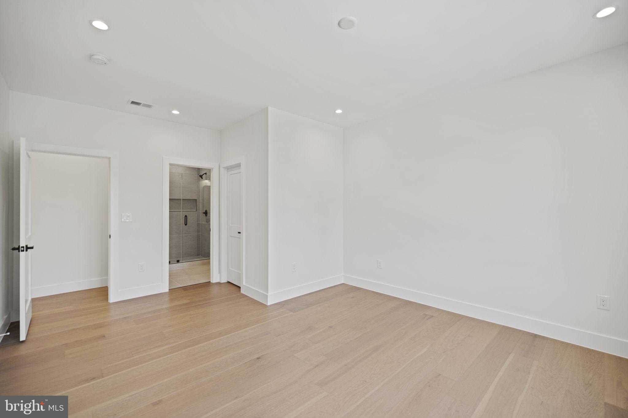 BROYHILLS MCLEAN ESTATES - Residential