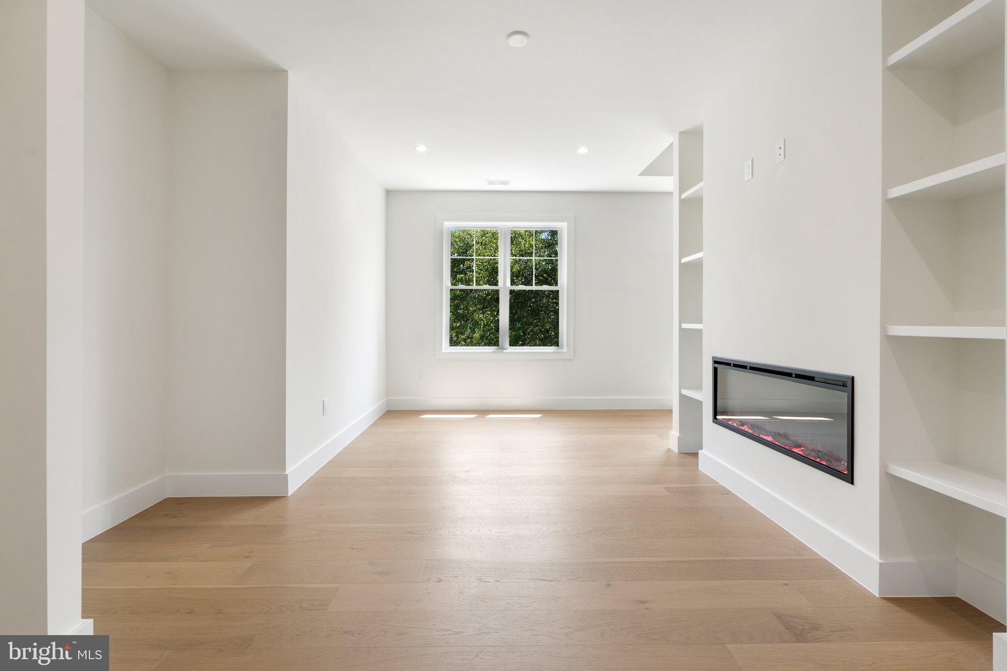 BROYHILLS MCLEAN ESTATES - Residential