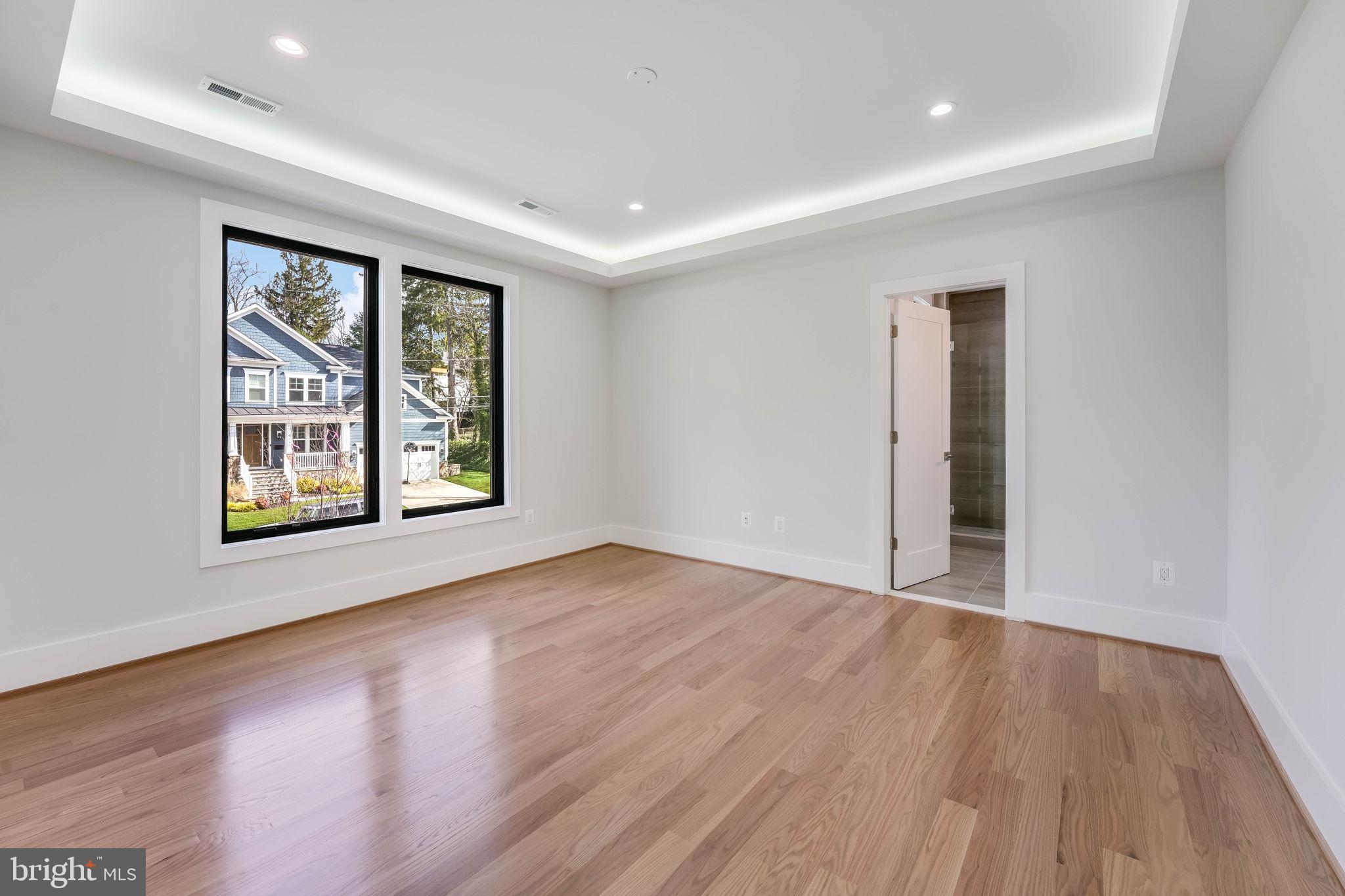 CRESCENT HILLS - Residential