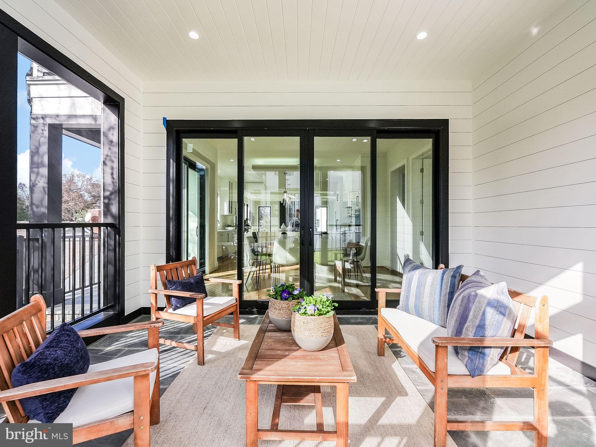CRESCENT HILLS - Residential