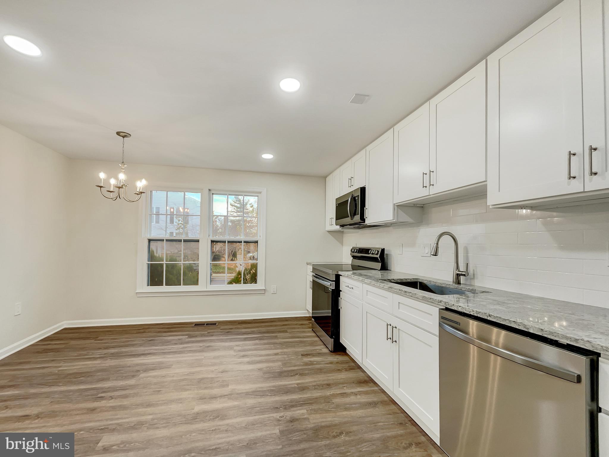SARATOGA TOWNHOUSES - Residential