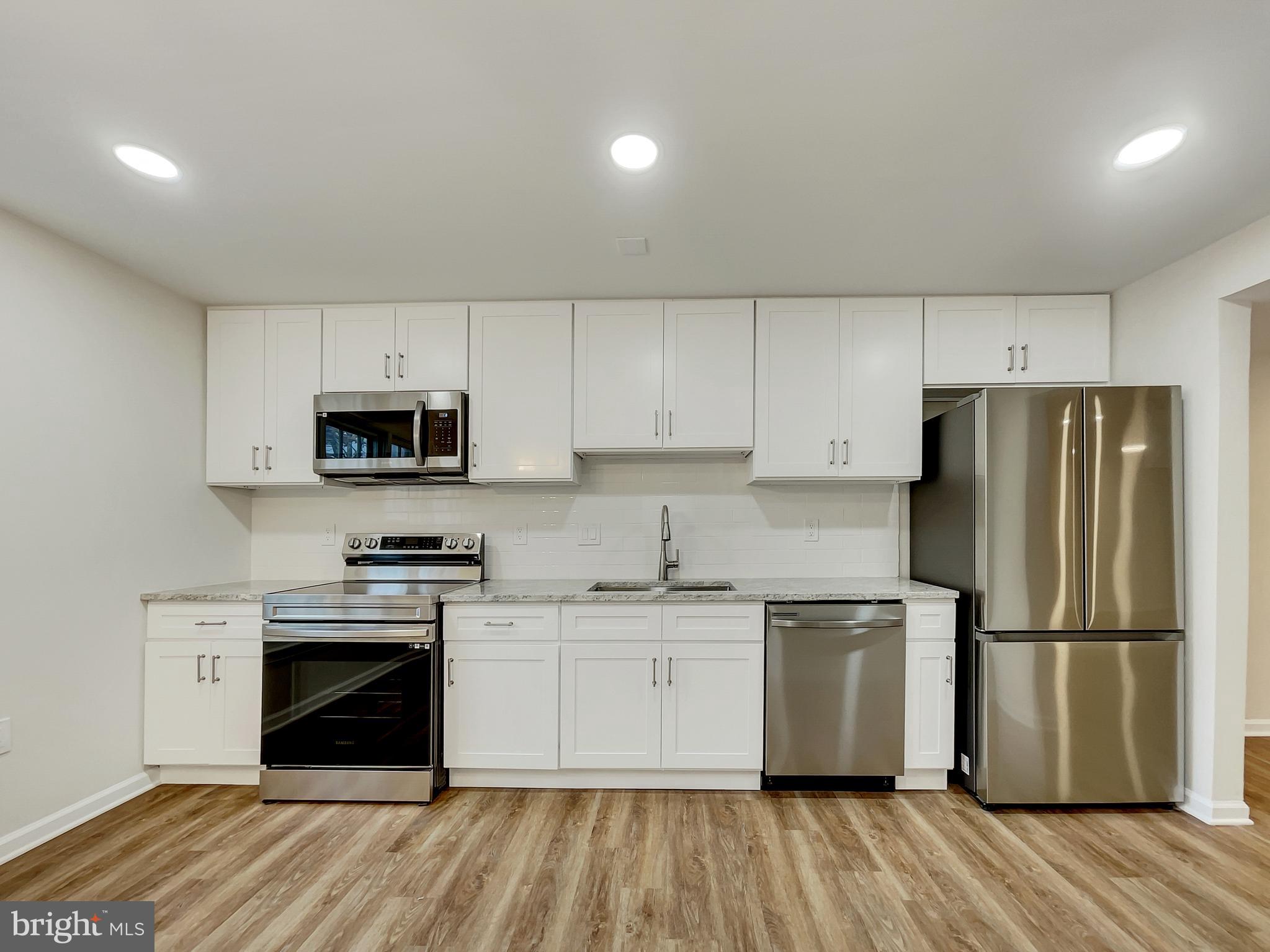 SARATOGA TOWNHOUSES - Residential