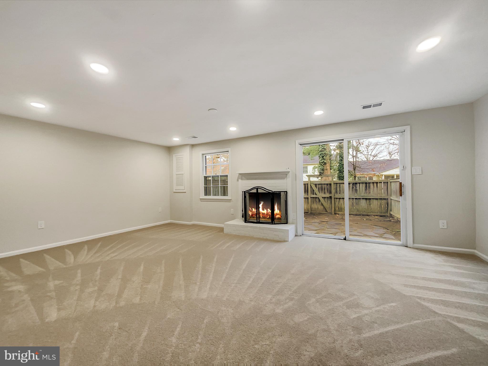 SARATOGA TOWNHOUSES - Residential