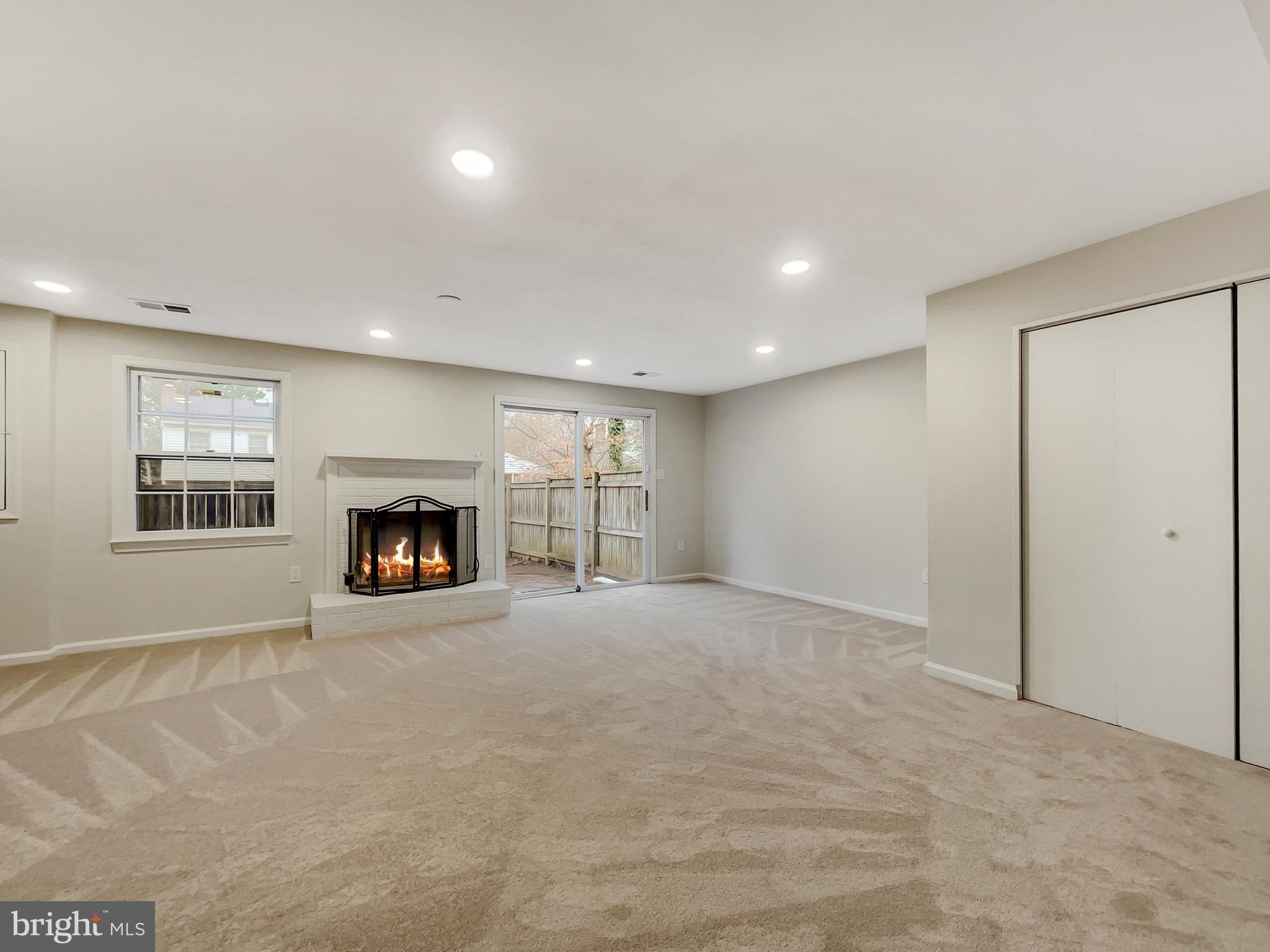 SARATOGA TOWNHOUSES - Residential