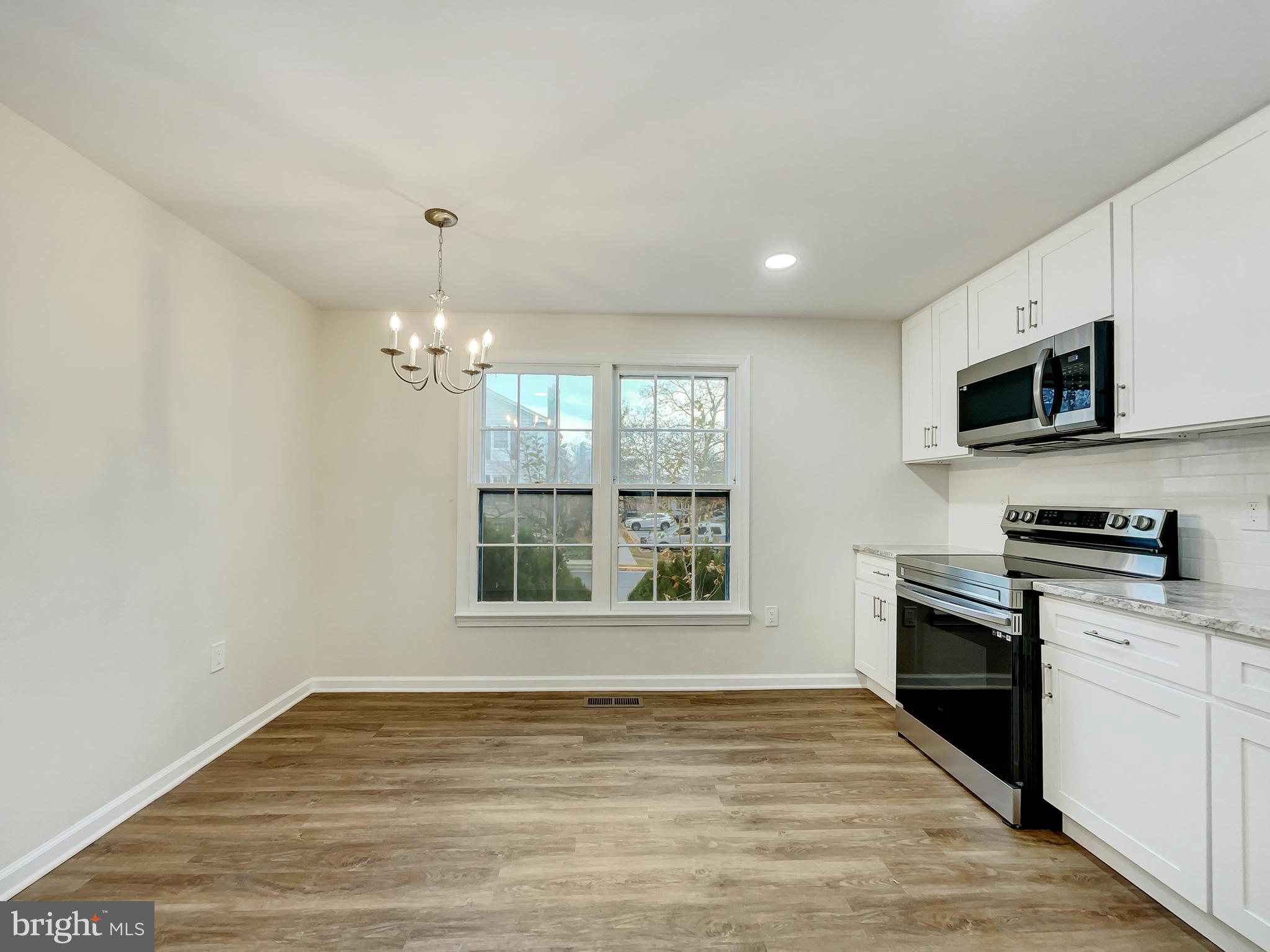 SARATOGA TOWNHOUSES - Residential