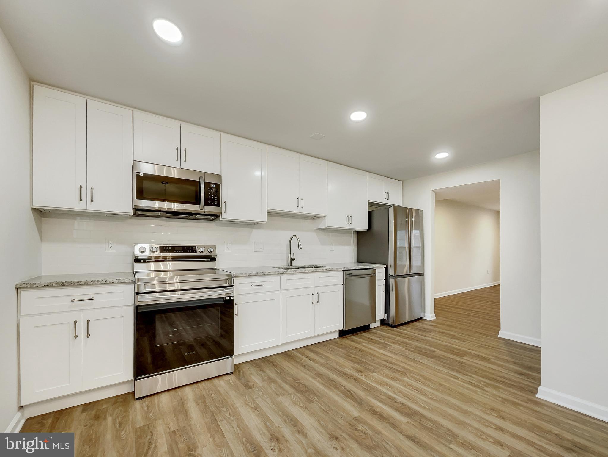 SARATOGA TOWNHOUSES - Residential