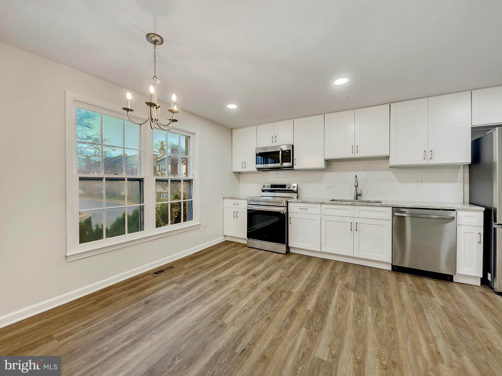 SARATOGA TOWNHOUSES - Residential