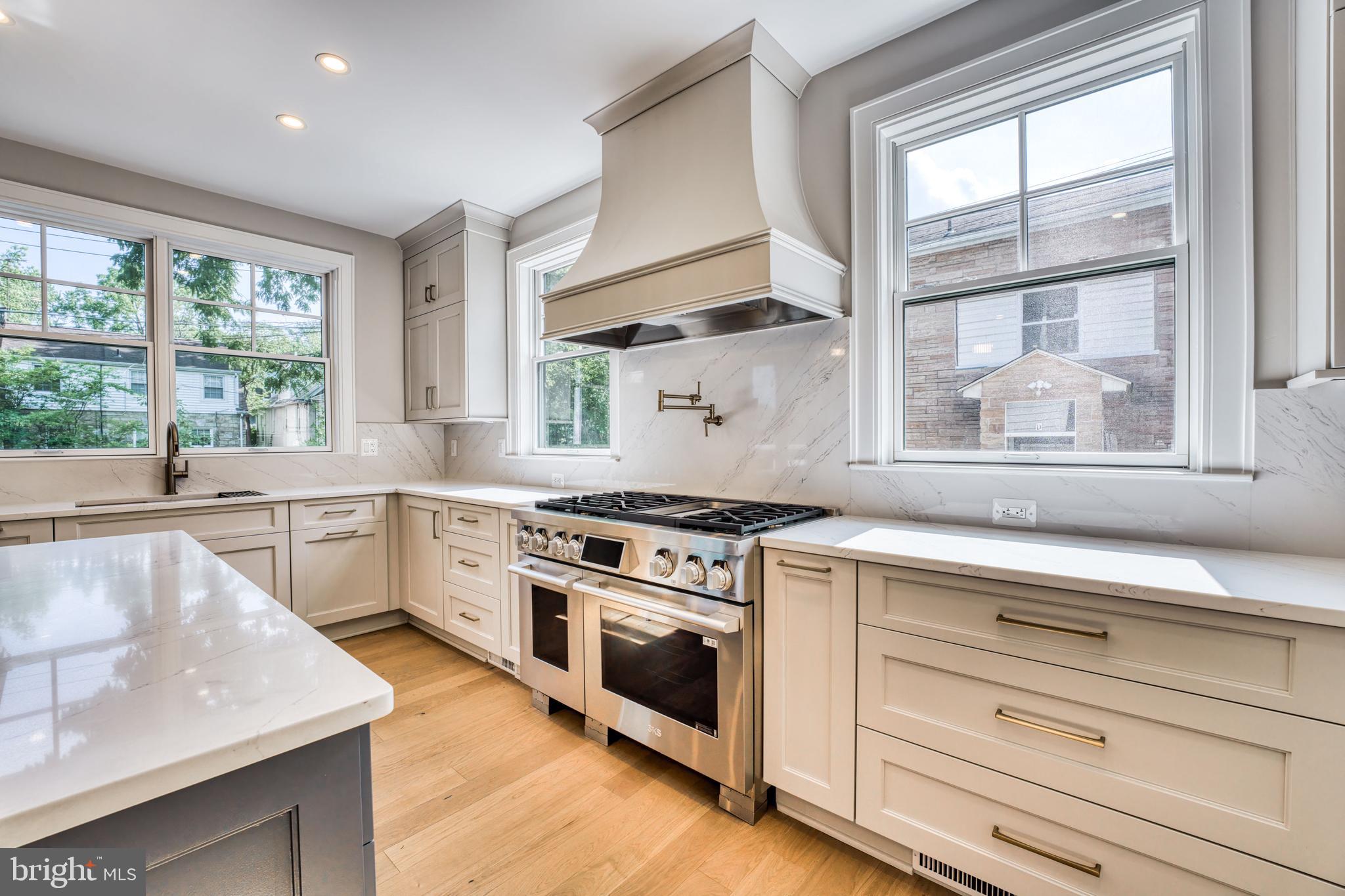 ADDISON HEIGHTS - Residential