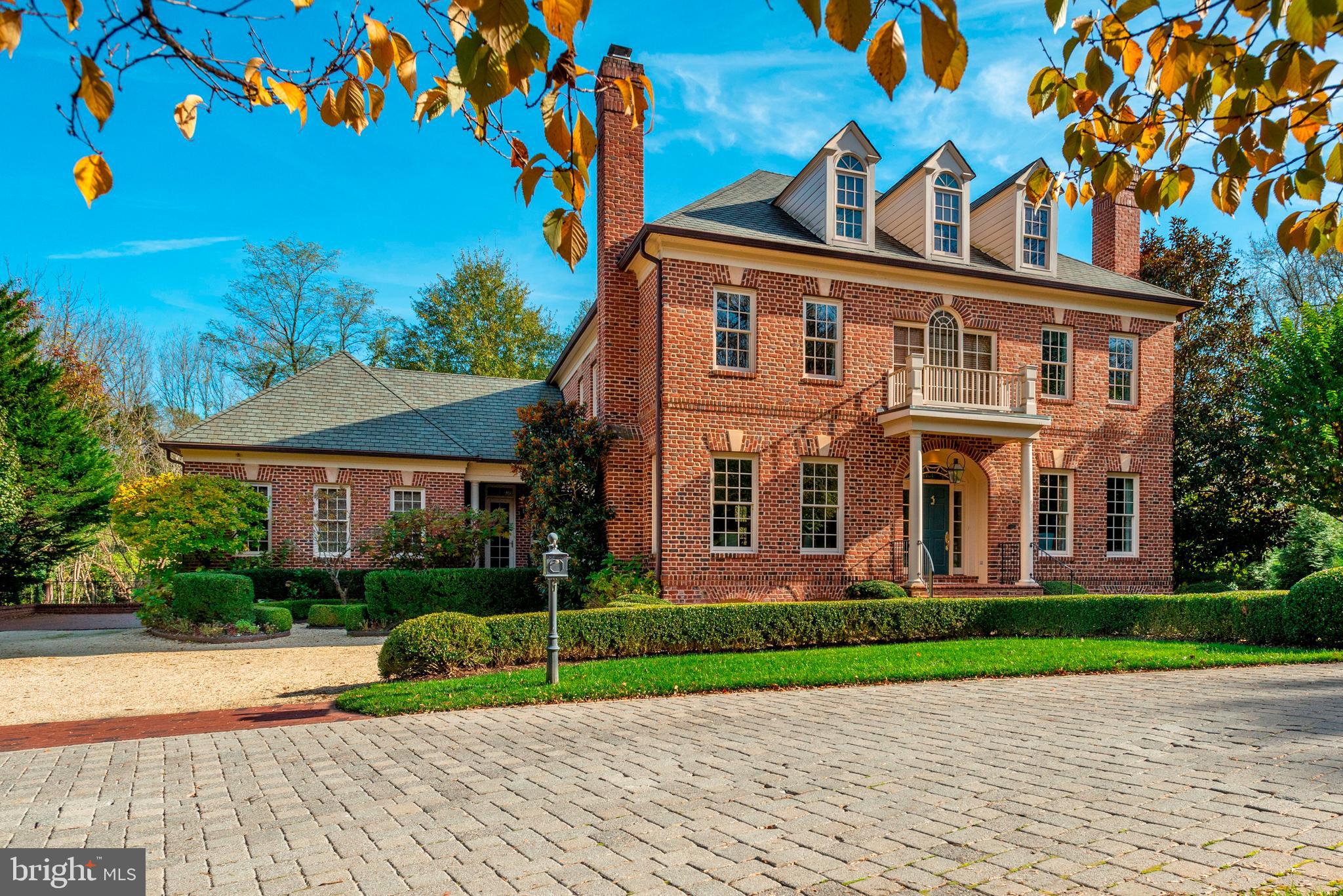 LANGLEY COURT - Residential