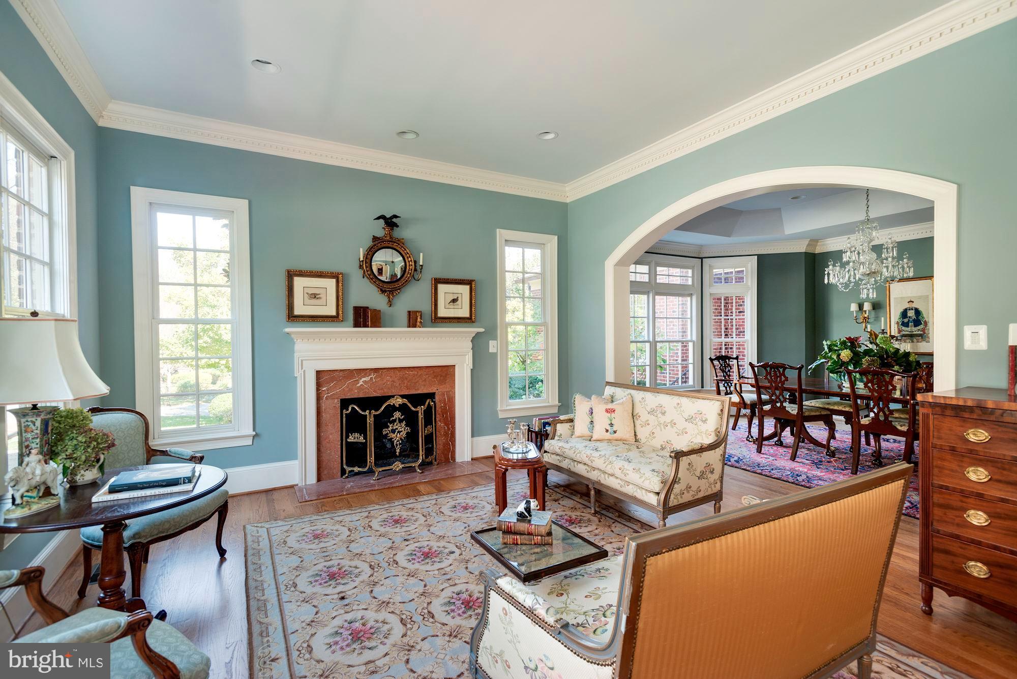 LANGLEY COURT - Residential