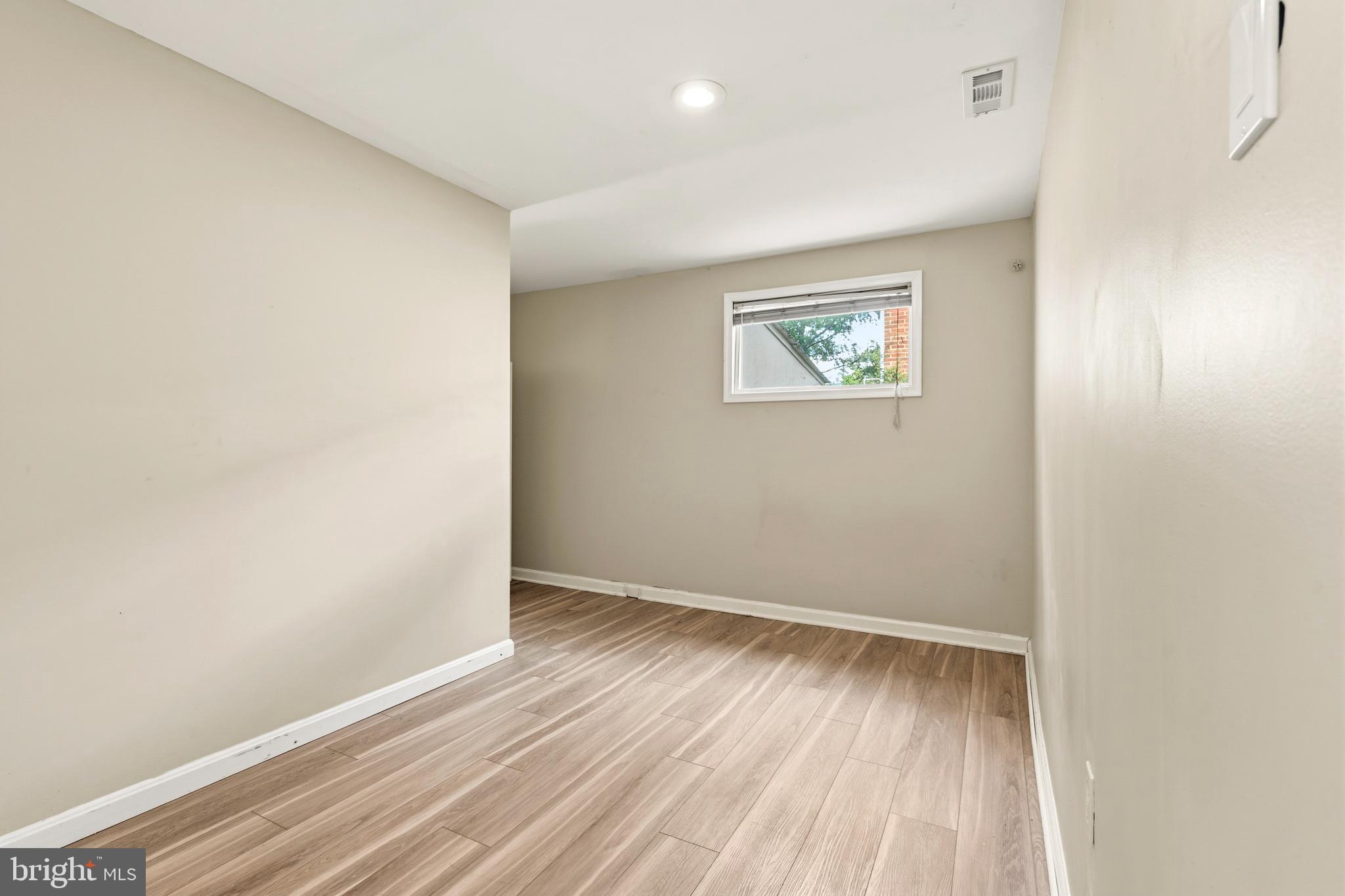 COLLEGE PARK WOODS - Residential