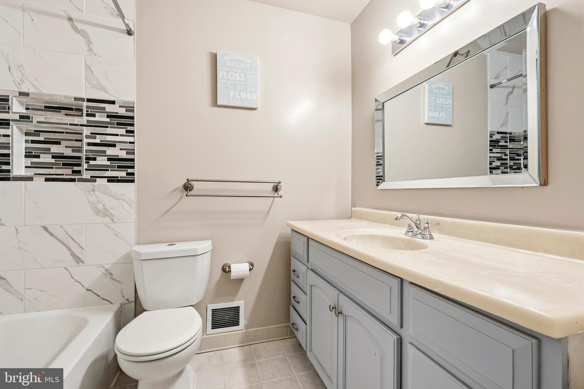 COLLEGE PARK WOODS - Residential