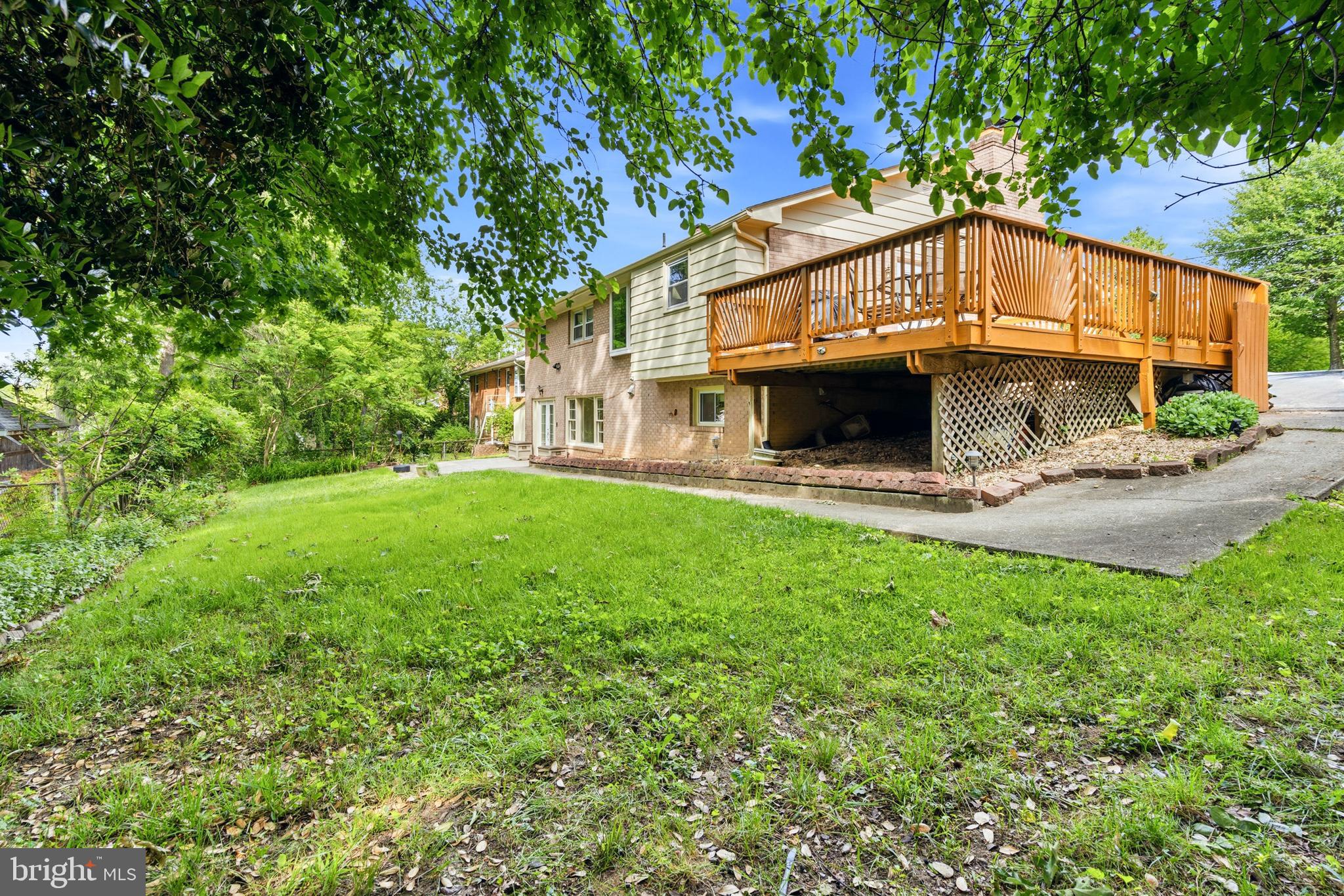 COLLEGE PARK WOODS - Residential