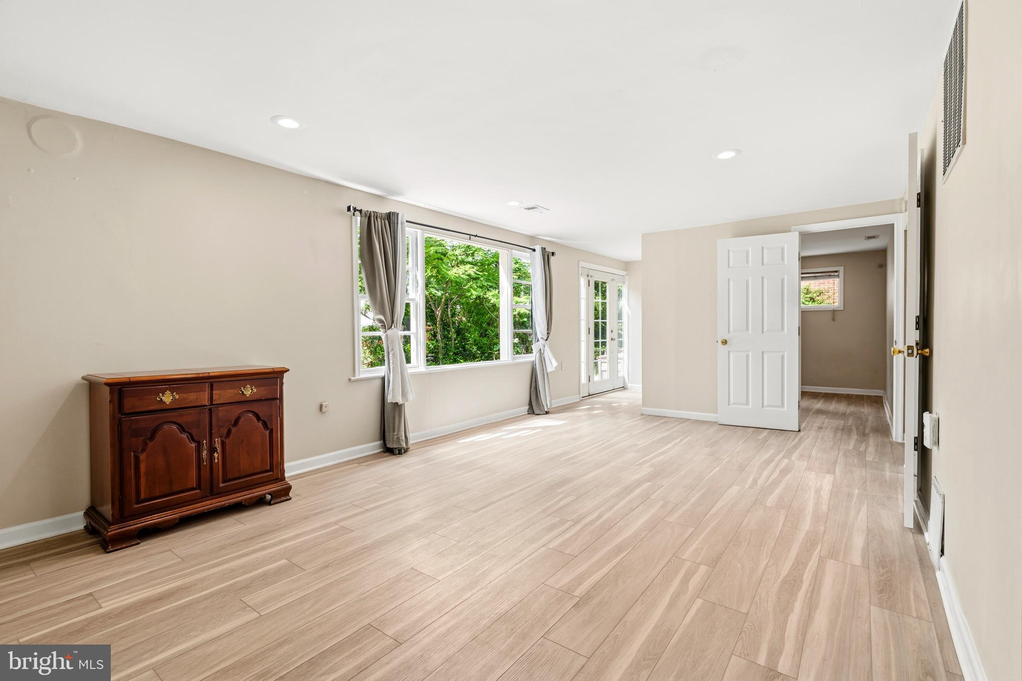 COLLEGE PARK WOODS - Residential