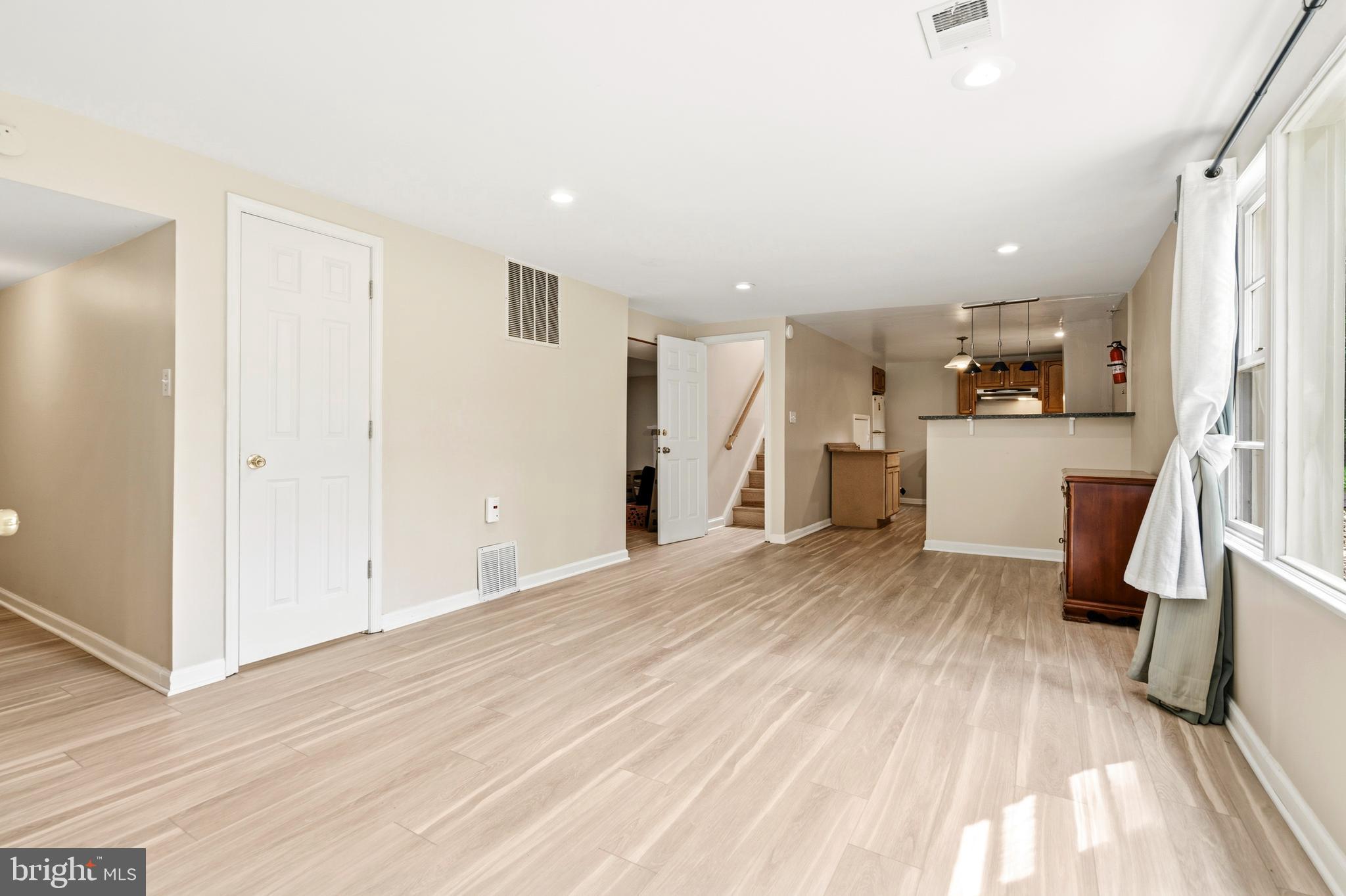 COLLEGE PARK WOODS - Residential