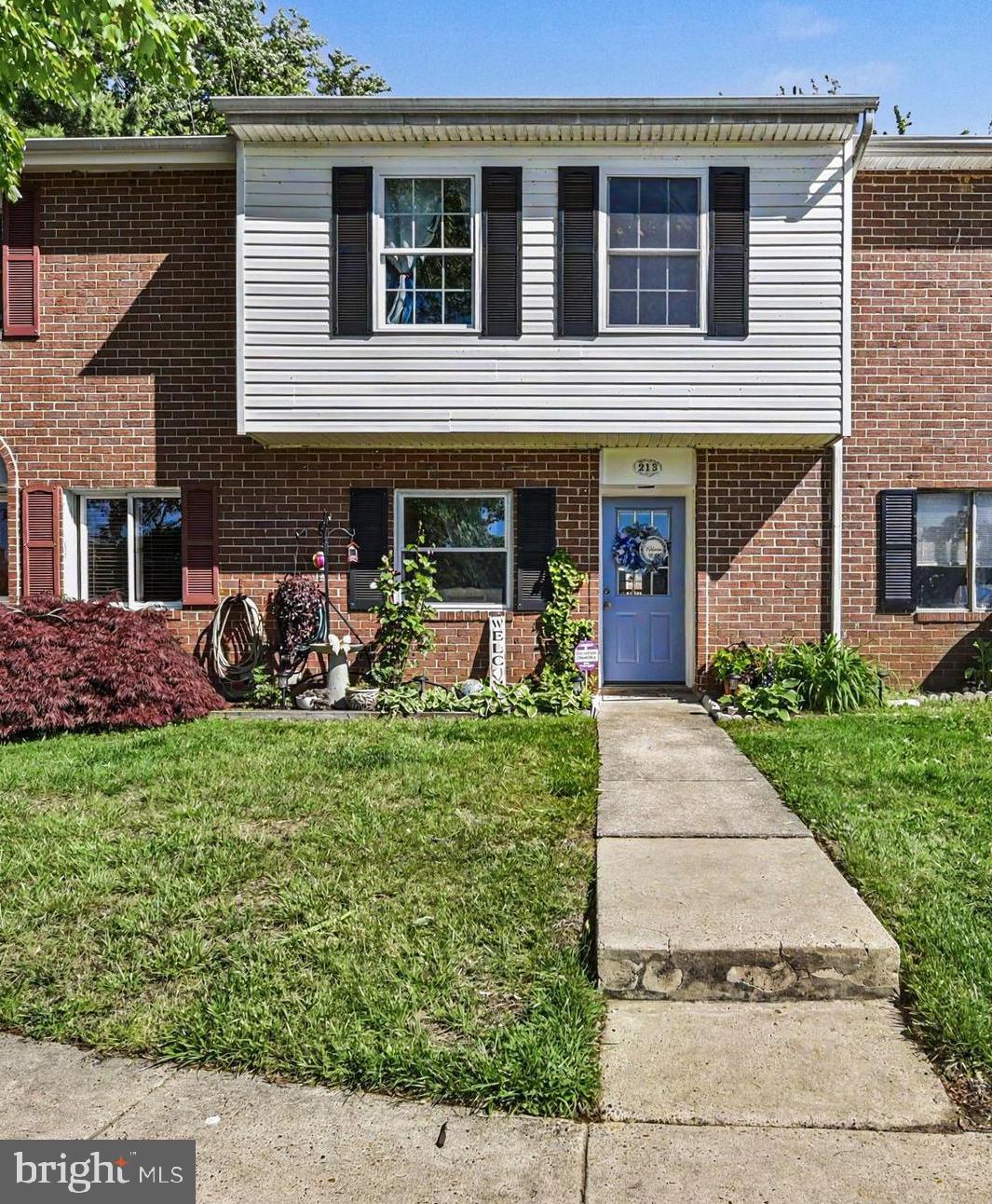 Charming 3-bedroom, 1.5-bath home featuring a bright and inviting living room and a kitchen with crisp white cabinets. Upstairs, you’ll find all 3 bedrooms, a full bathroom, and a convenient upper-level combination washer/dryer unit. Enjoy the fenced backyard with an attached storage shed, perfect for extra storage, relaxing, or entertaining. HOA covers trash service and front lawn maintenance for added convenience.