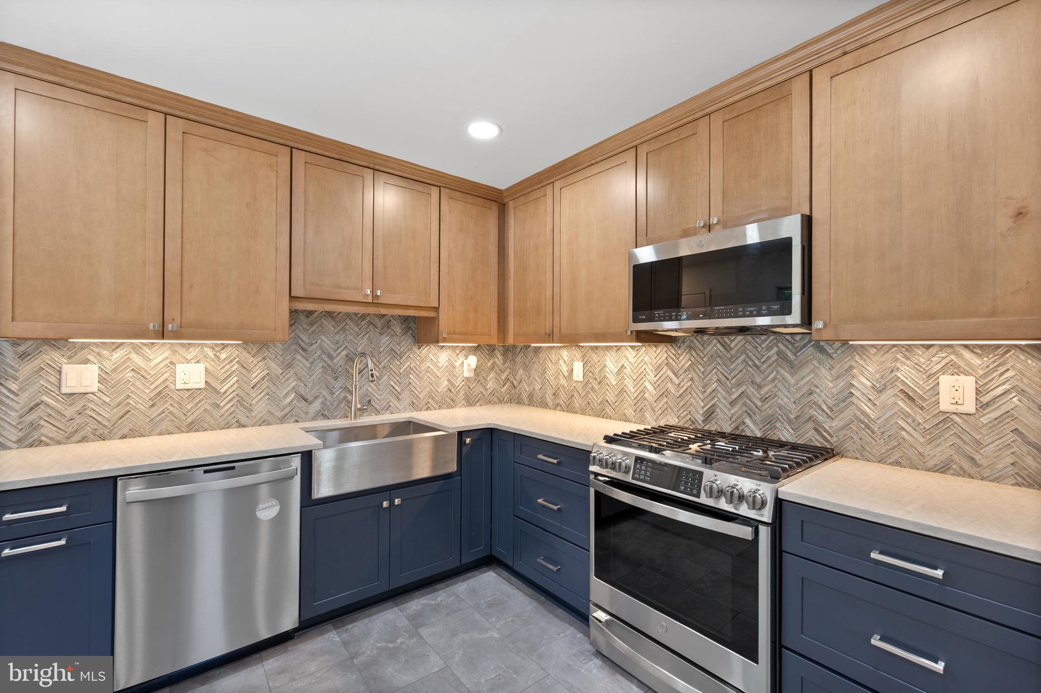 GREENWOOD KNOLLS - Residential