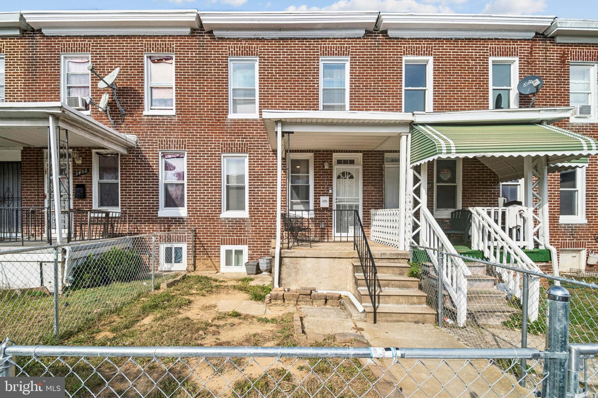 FOUR BY FOUR - Residential
