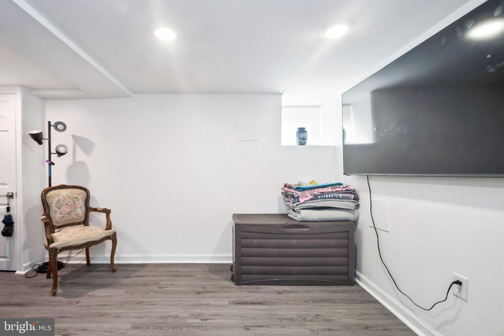 FOUR BY FOUR - Residential