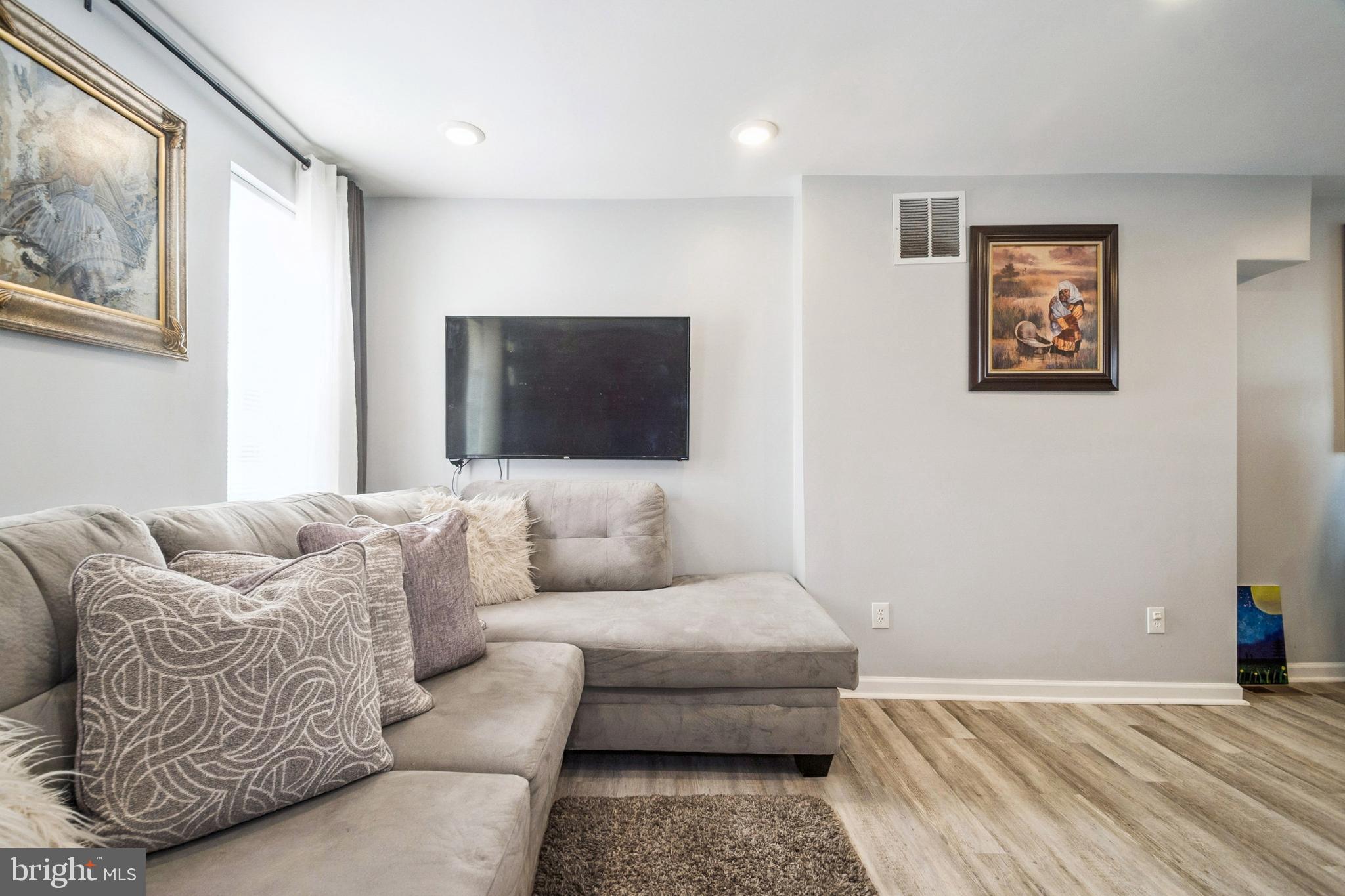 FOUR BY FOUR - Residential