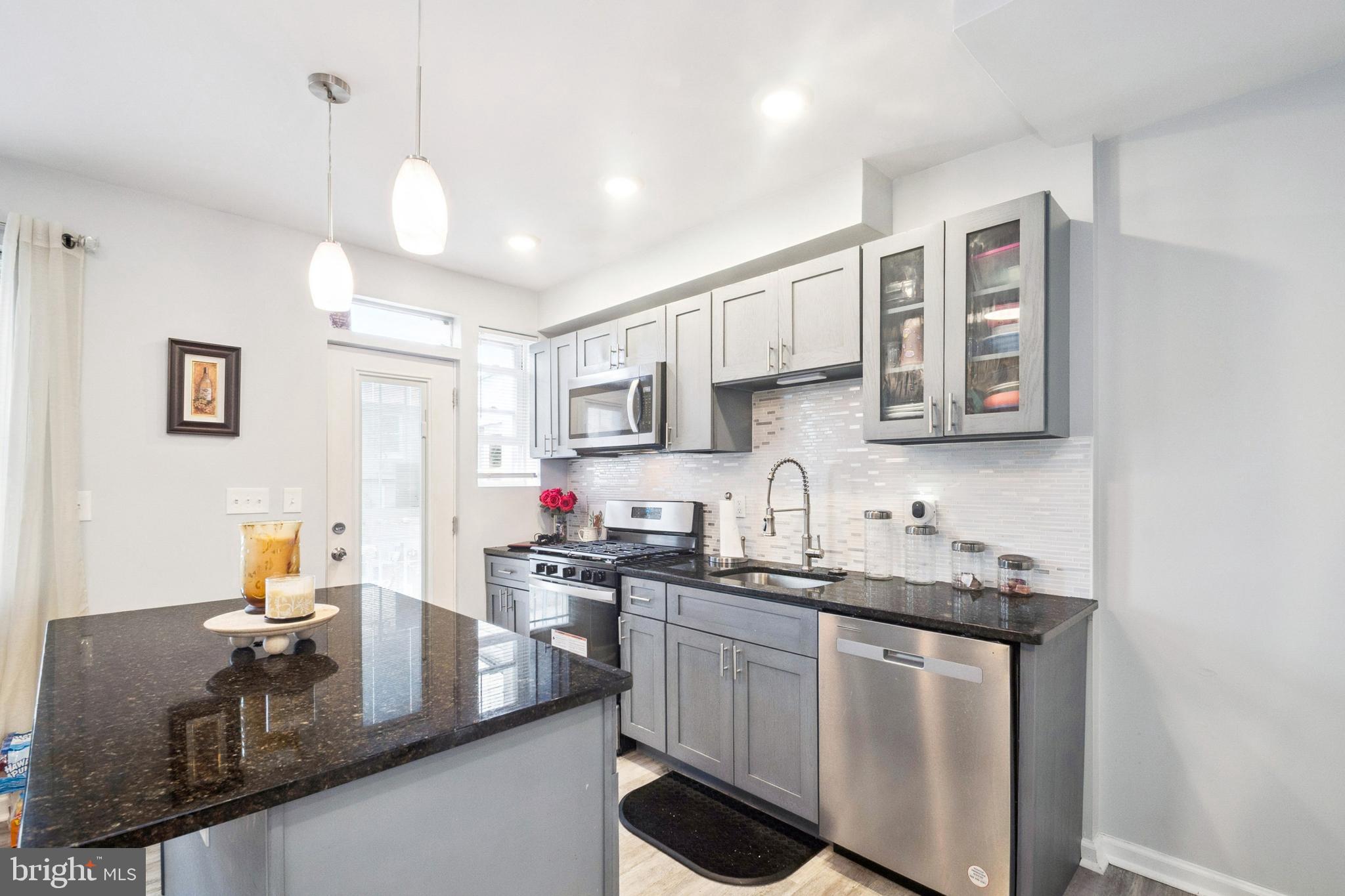 FOUR BY FOUR - Residential