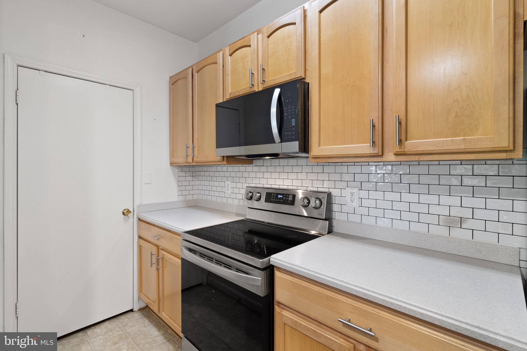 PENDERBROOK SQUARE CONDOMINIUMS - Residential