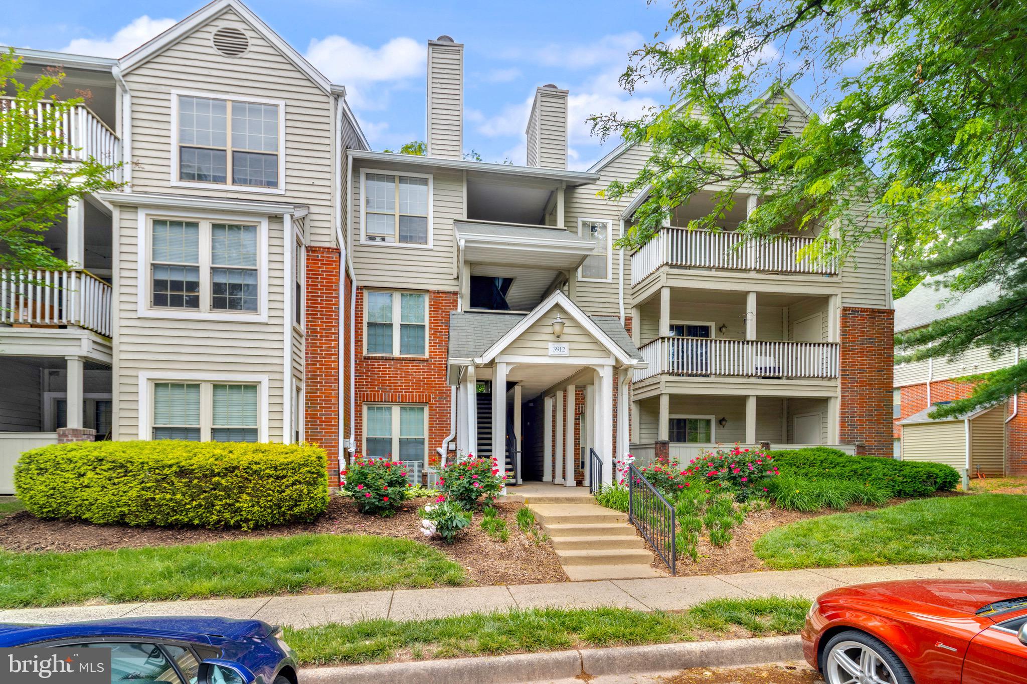 PENDERBROOK SQUARE CONDOMINIUMS - Residential