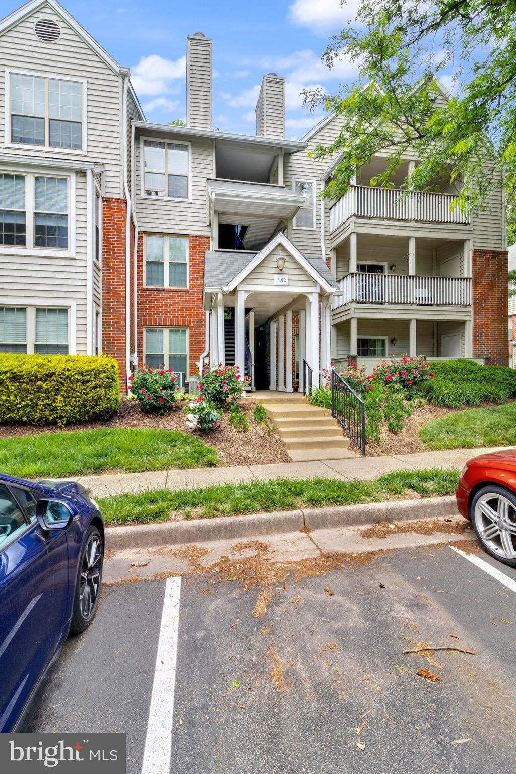 PENDERBROOK SQUARE CONDOMINIUMS - Residential