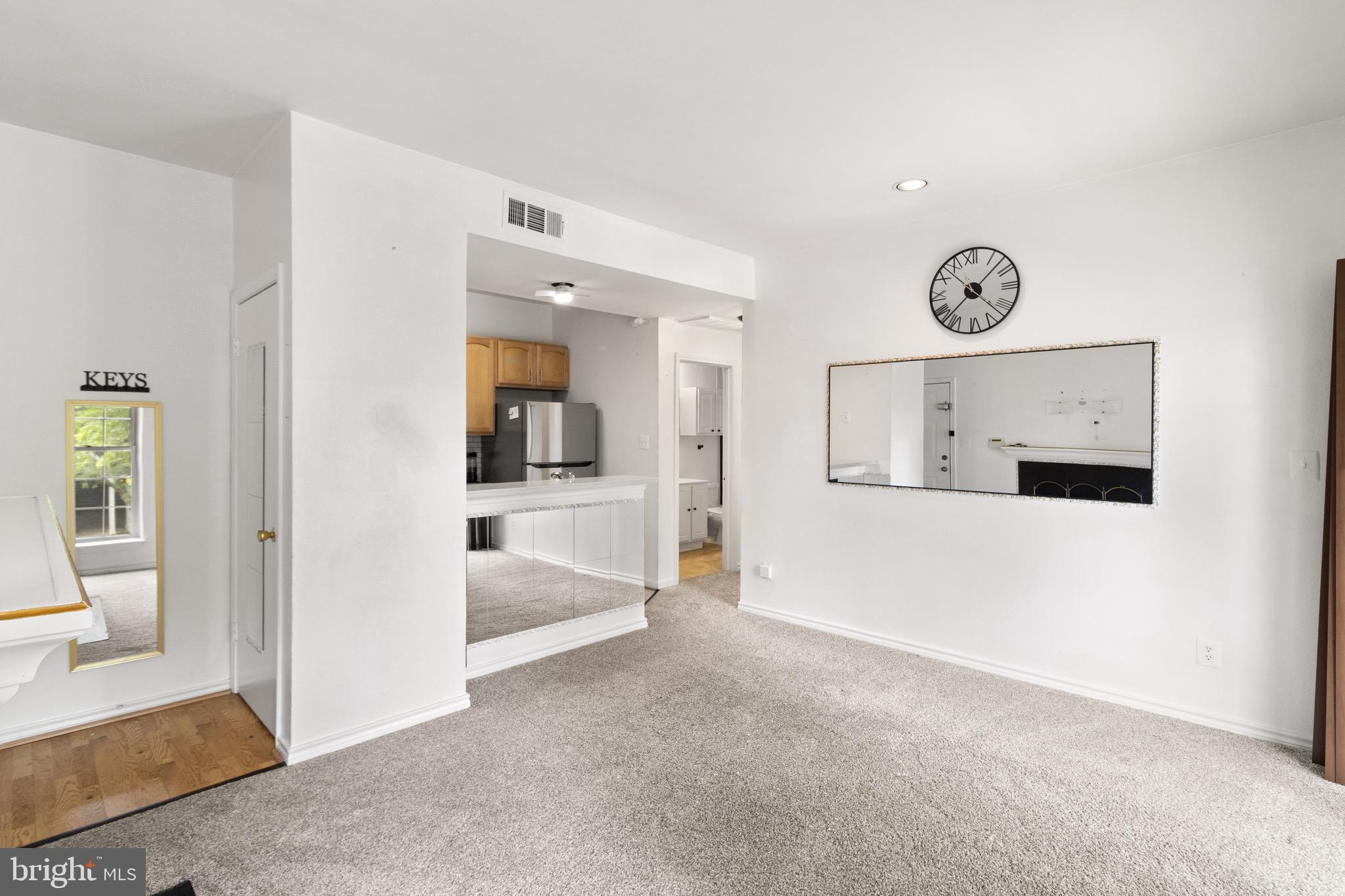 PENDERBROOK SQUARE CONDOMINIUMS - Residential