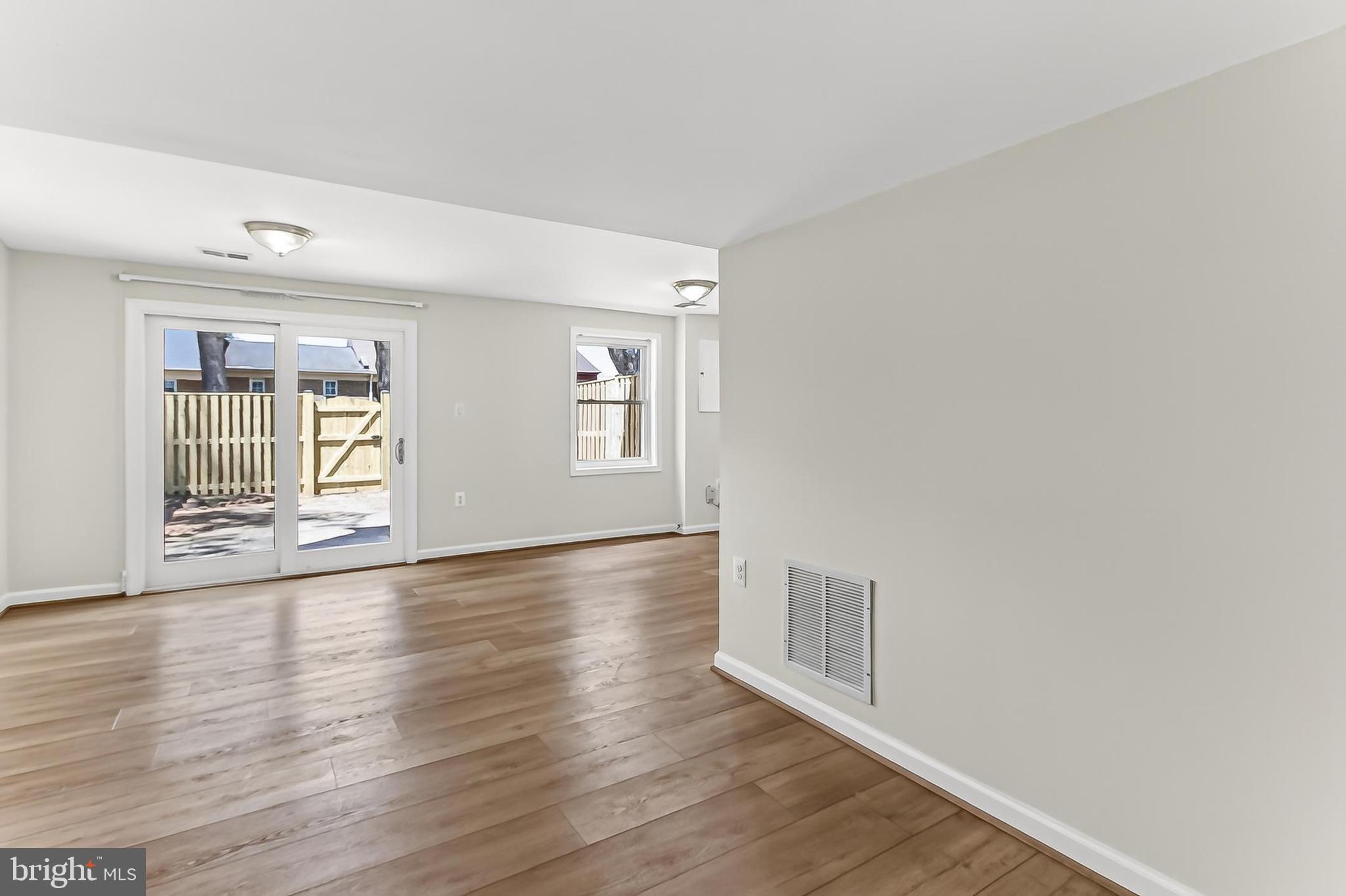 LAKEPOINTE - Residential