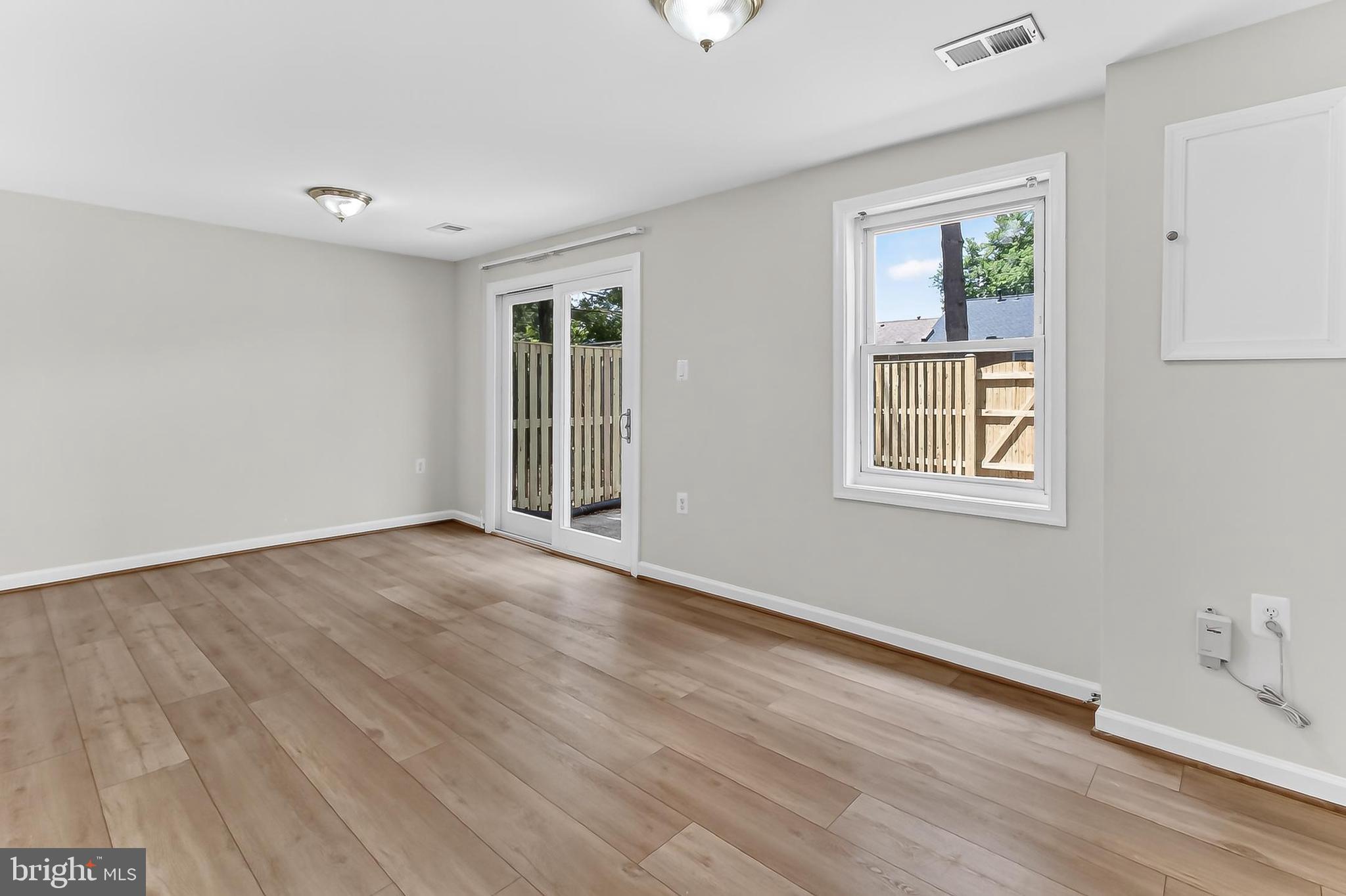 LAKEPOINTE - Residential
