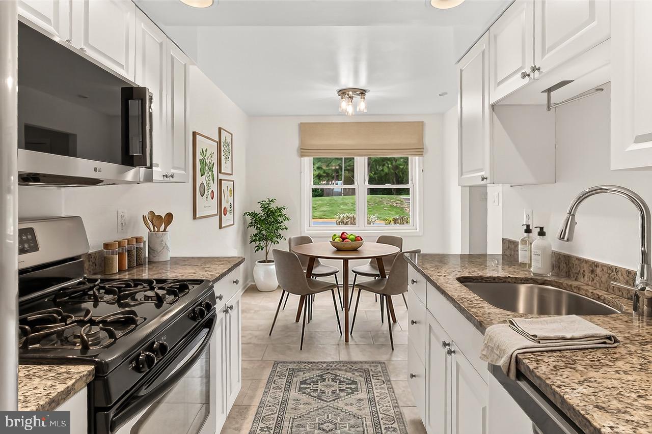LAKEPOINTE - Residential