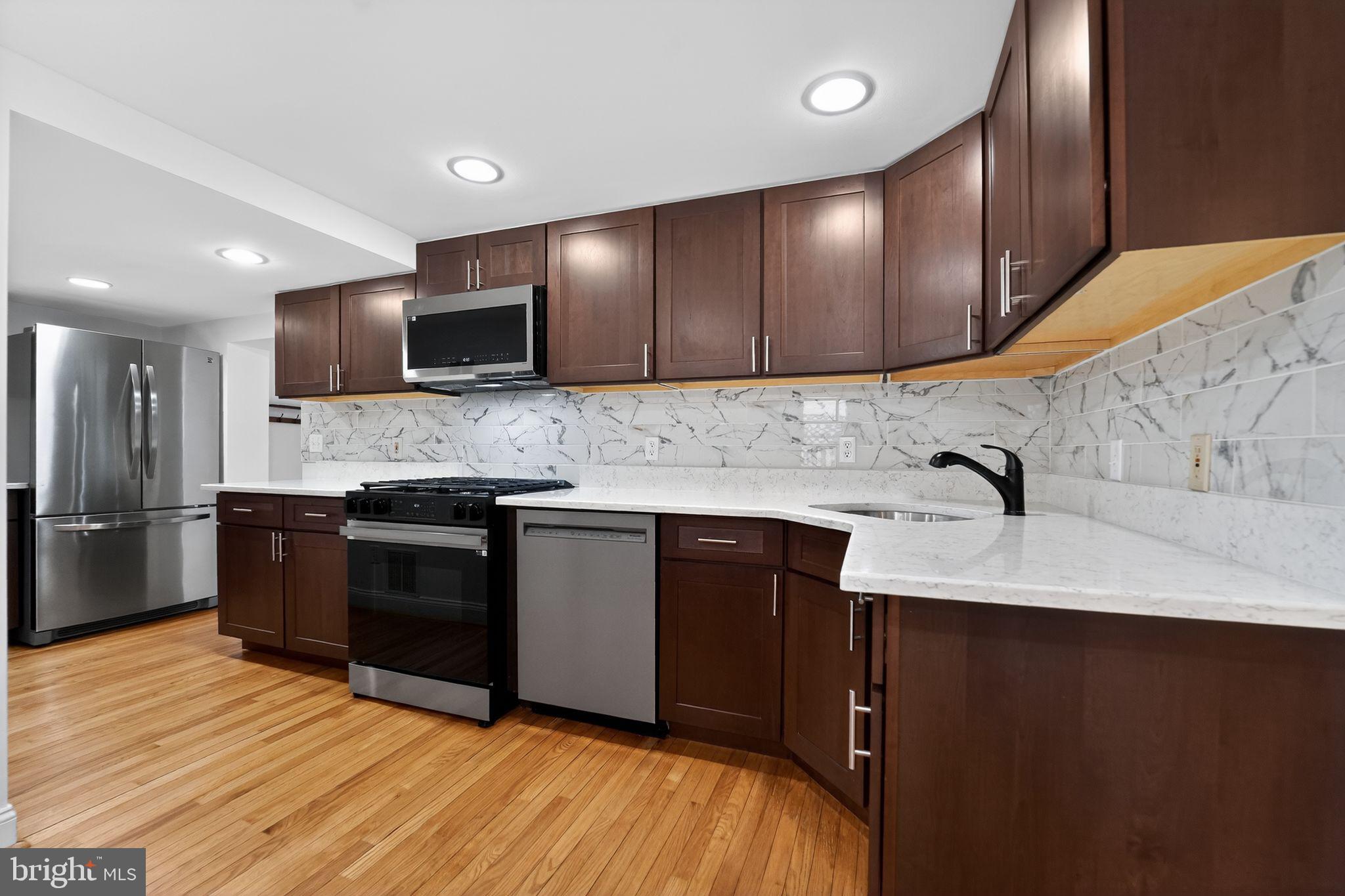 NORTH KENSINGTON - Residential