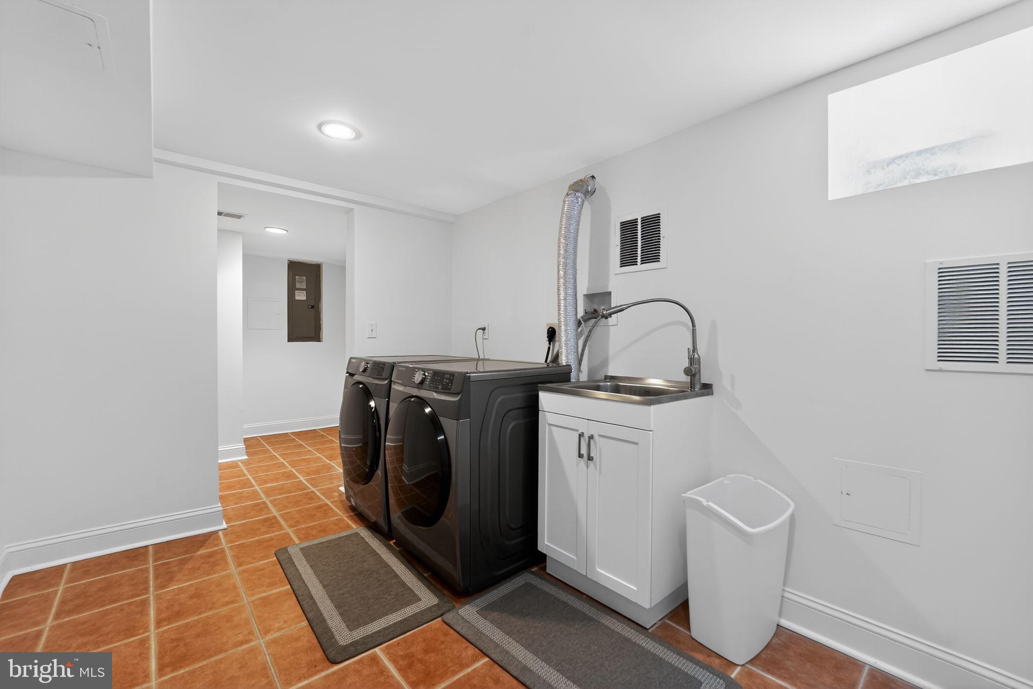 NORTH KENSINGTON - Residential