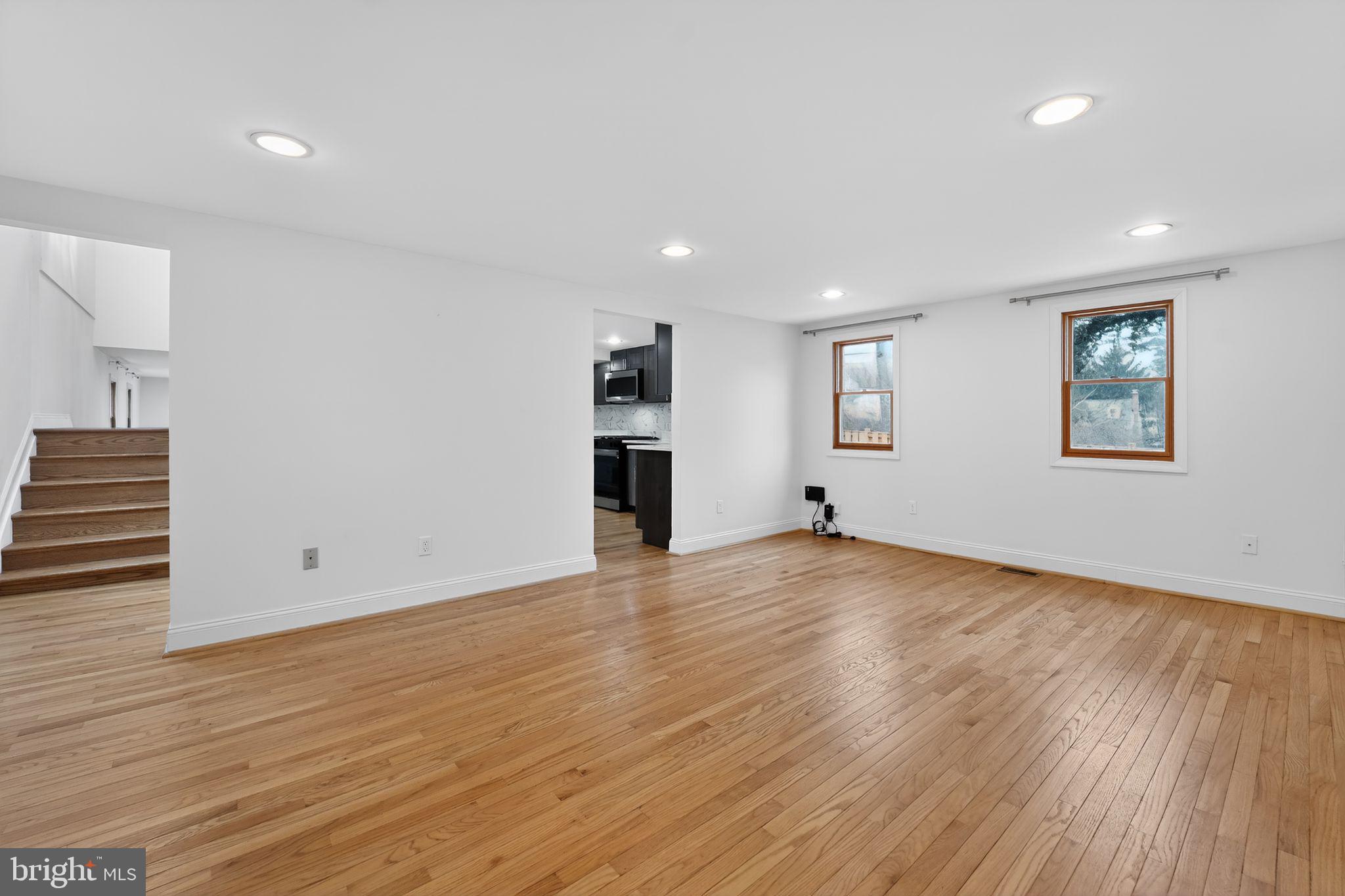 NORTH KENSINGTON - Residential