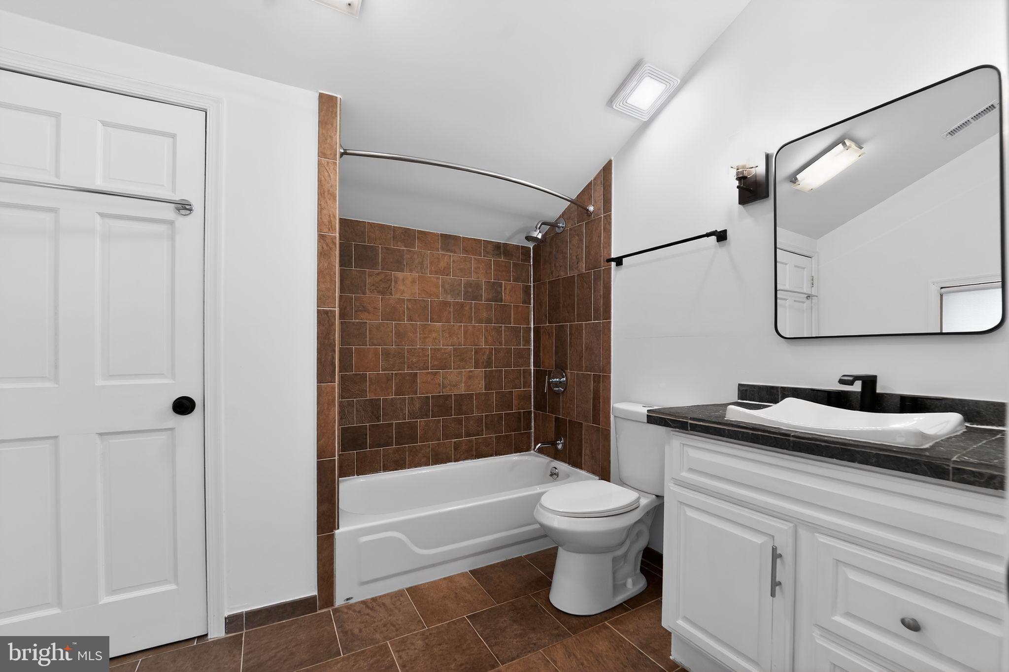 NORTH KENSINGTON - Residential